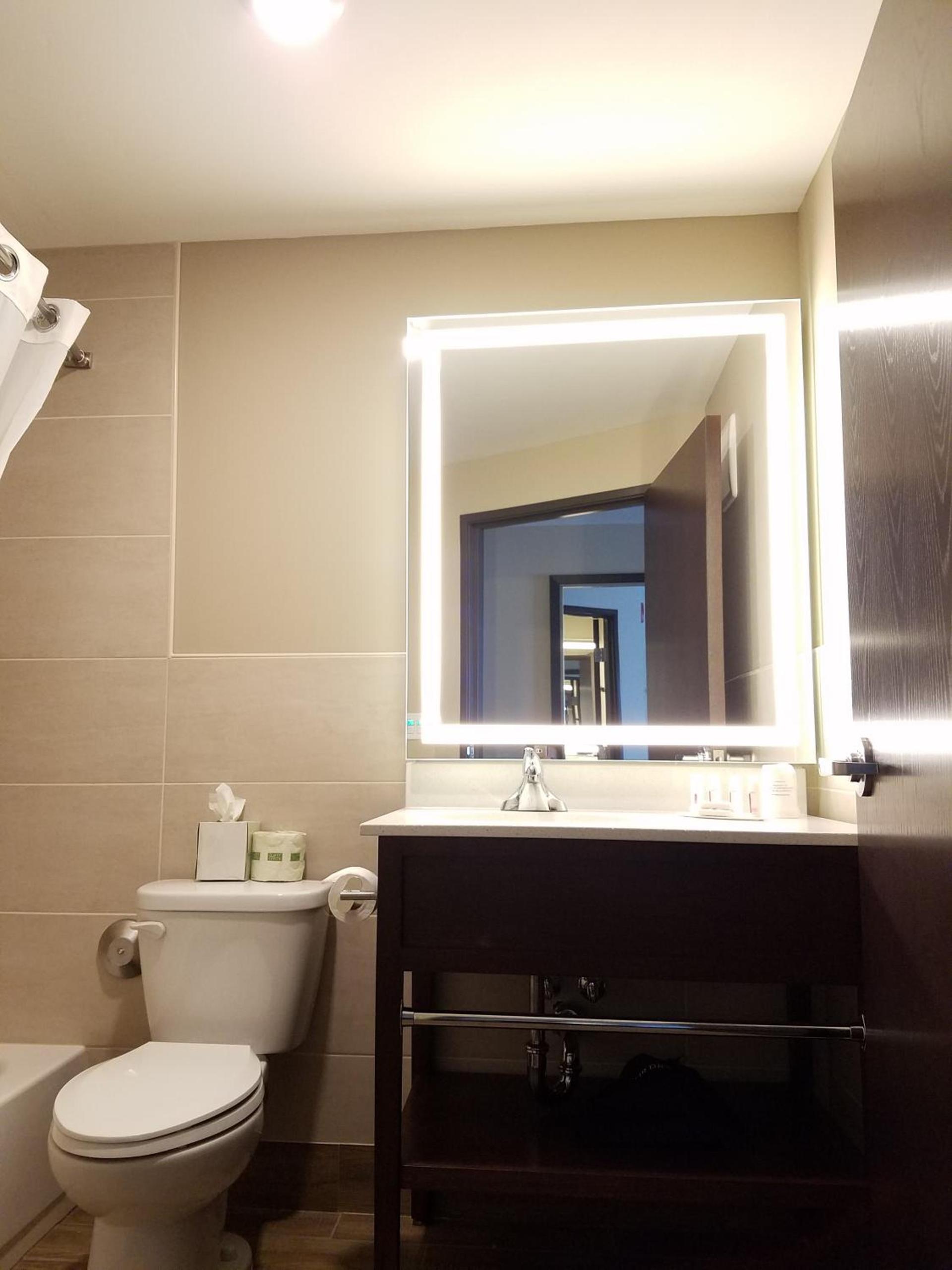 Ramada by Wyndham Minneapolis Golden Valley photo 6