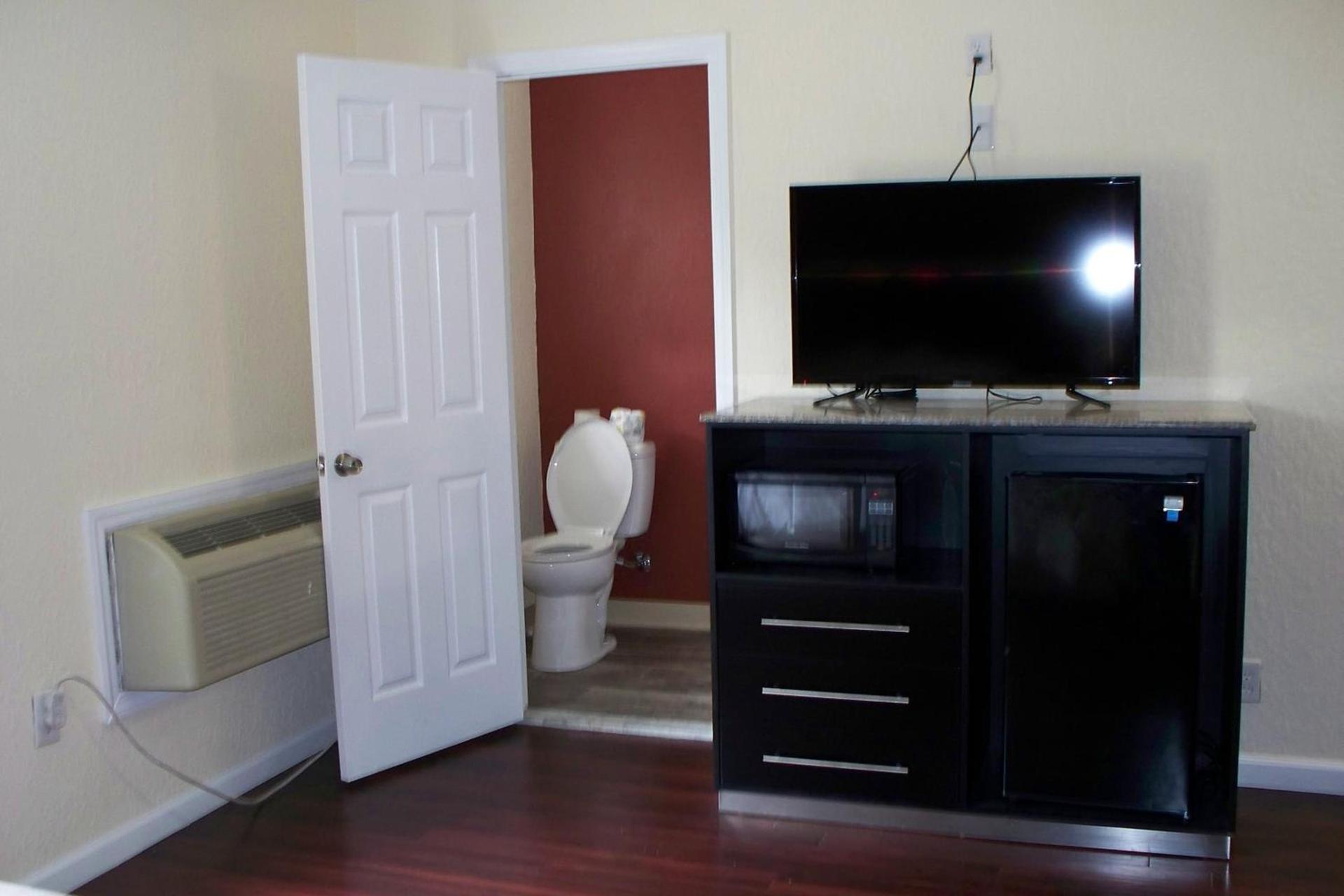 Budget Inn & Suites photo 8