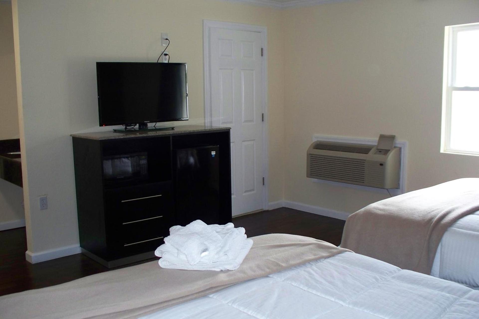 Budget Inn & Suites photo 14