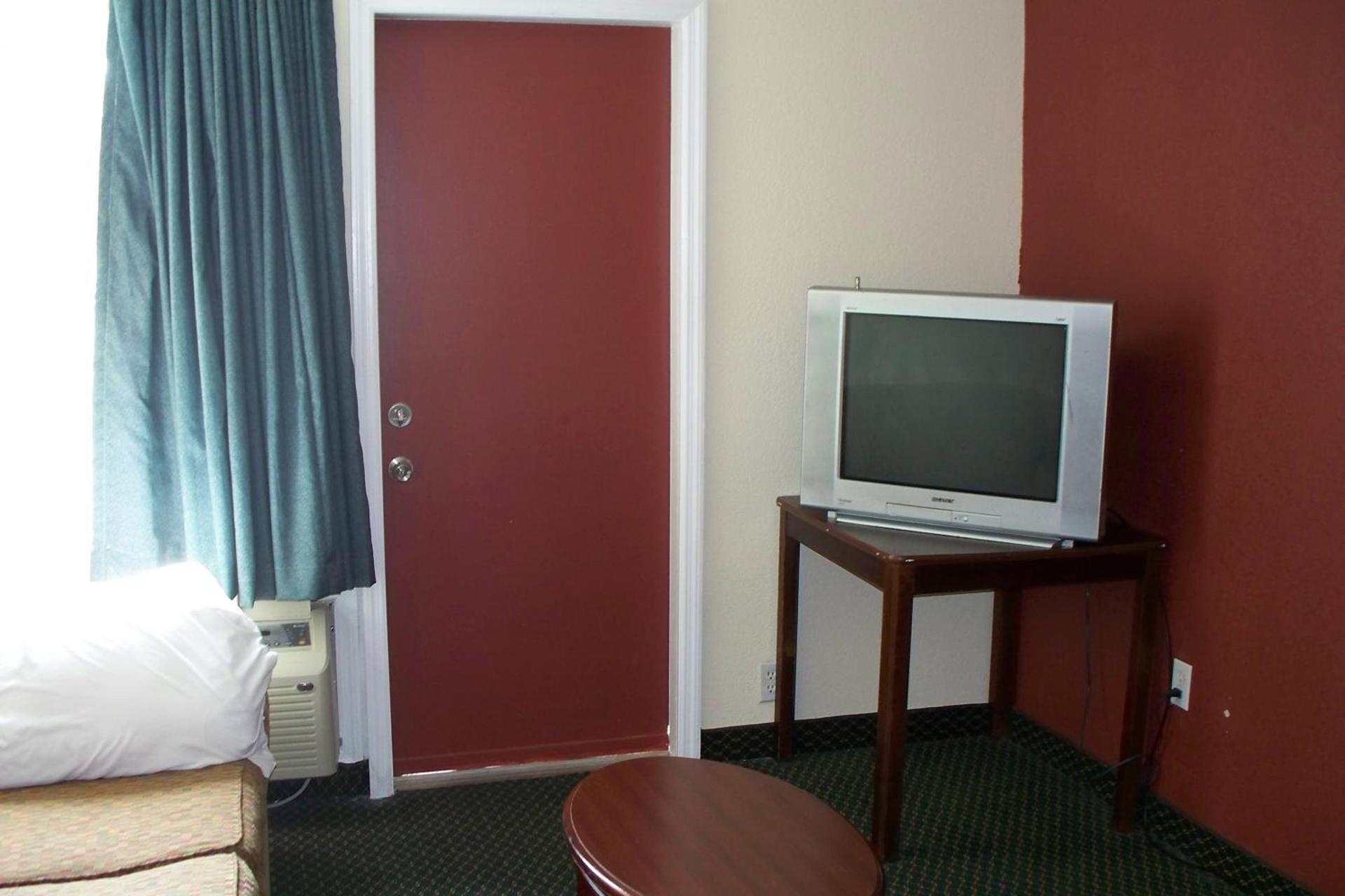 Budget Inn & Suites photo 21