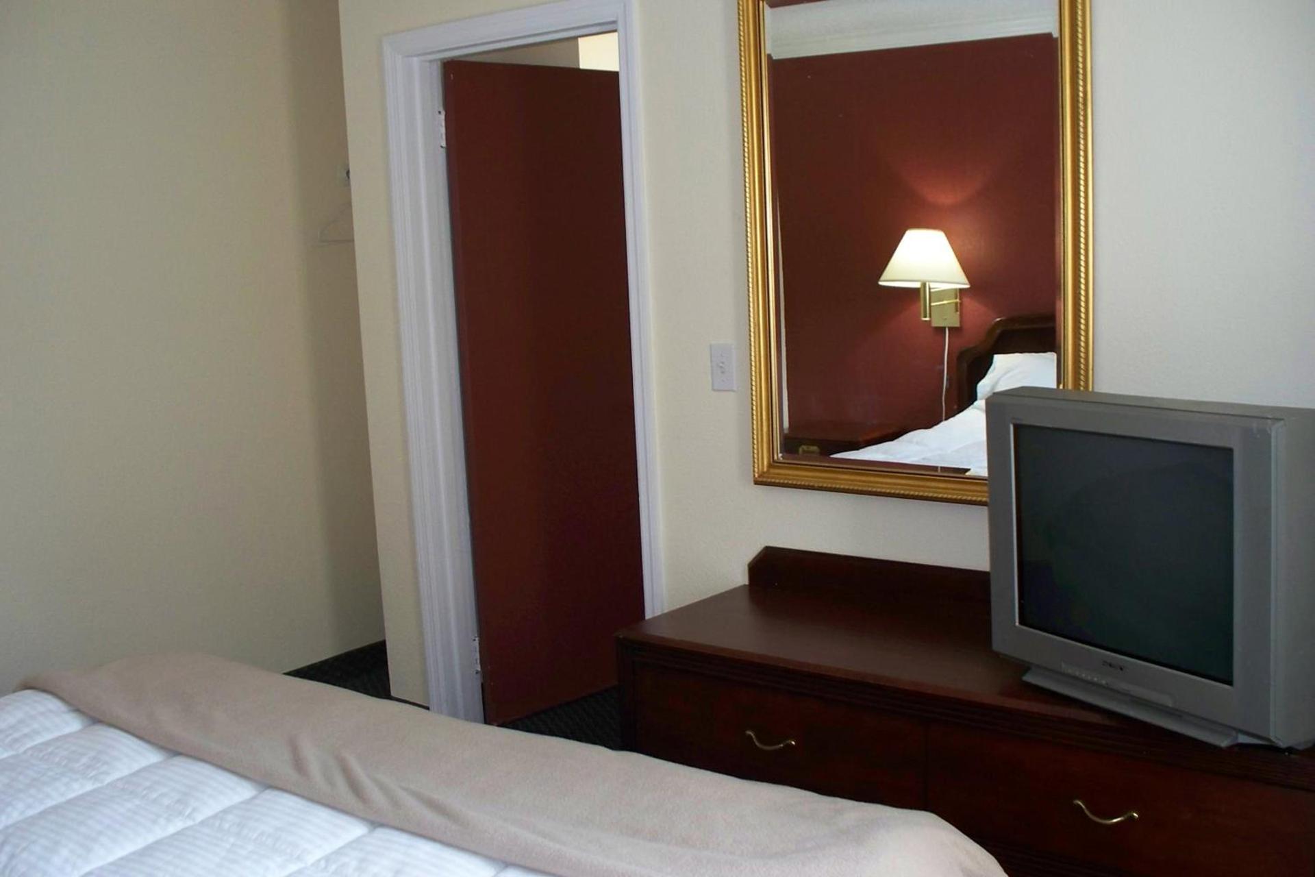 Budget Inn & Suites photo 23