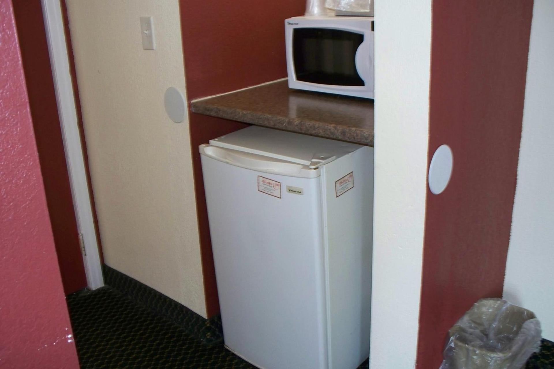 Budget Inn & Suites photo 24
