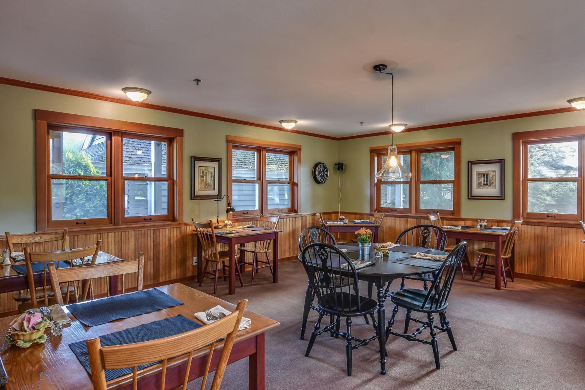 Wild Iris Inn photo 23