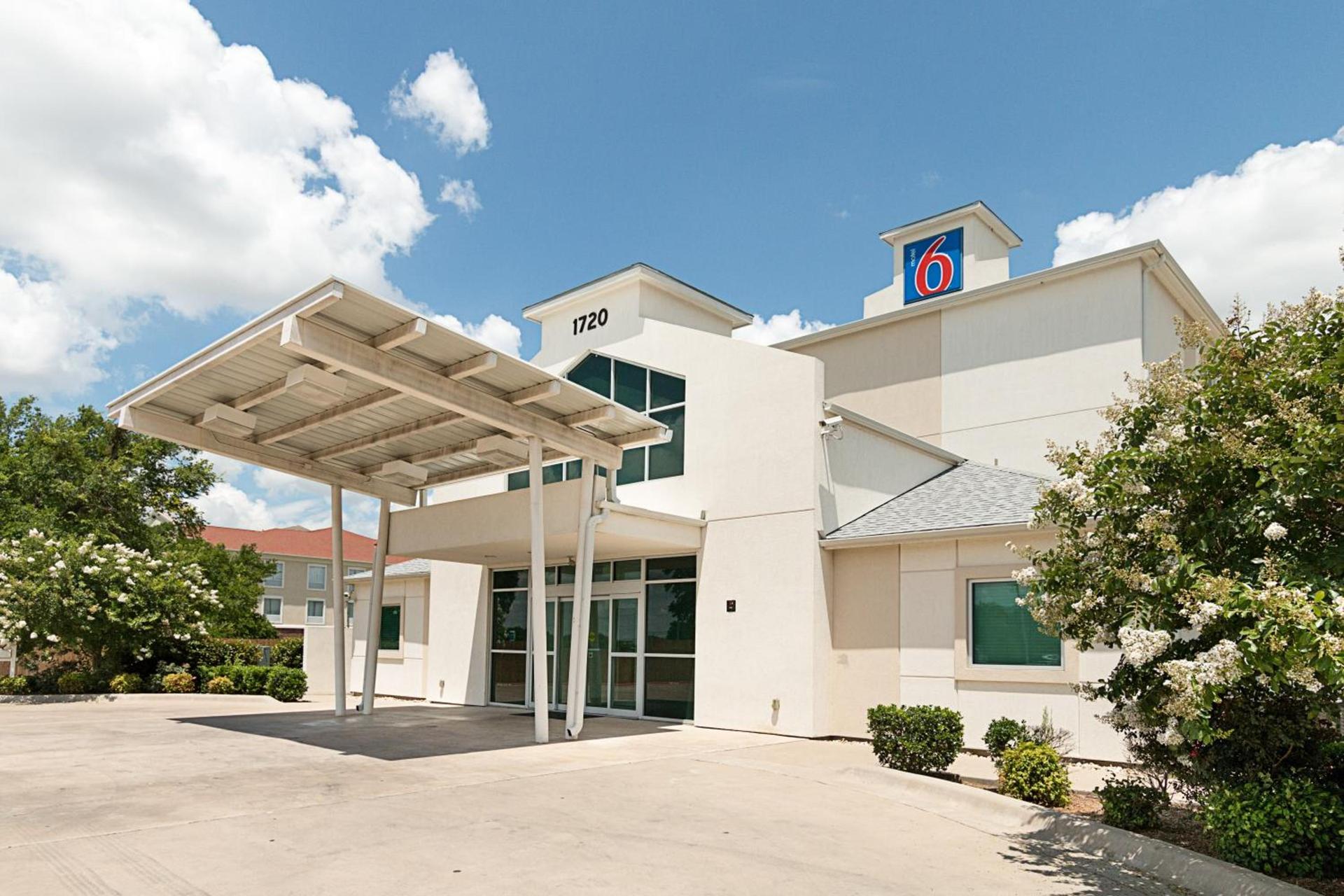 Motel 6-Cleburne, TX photo 56