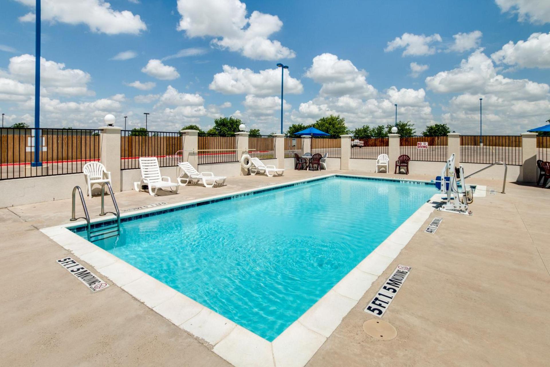 Motel 6-Cleburne, TX photo 54