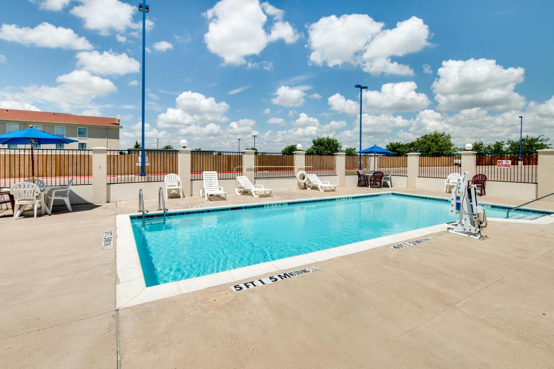 Motel 6-Cleburne, TX photo 52