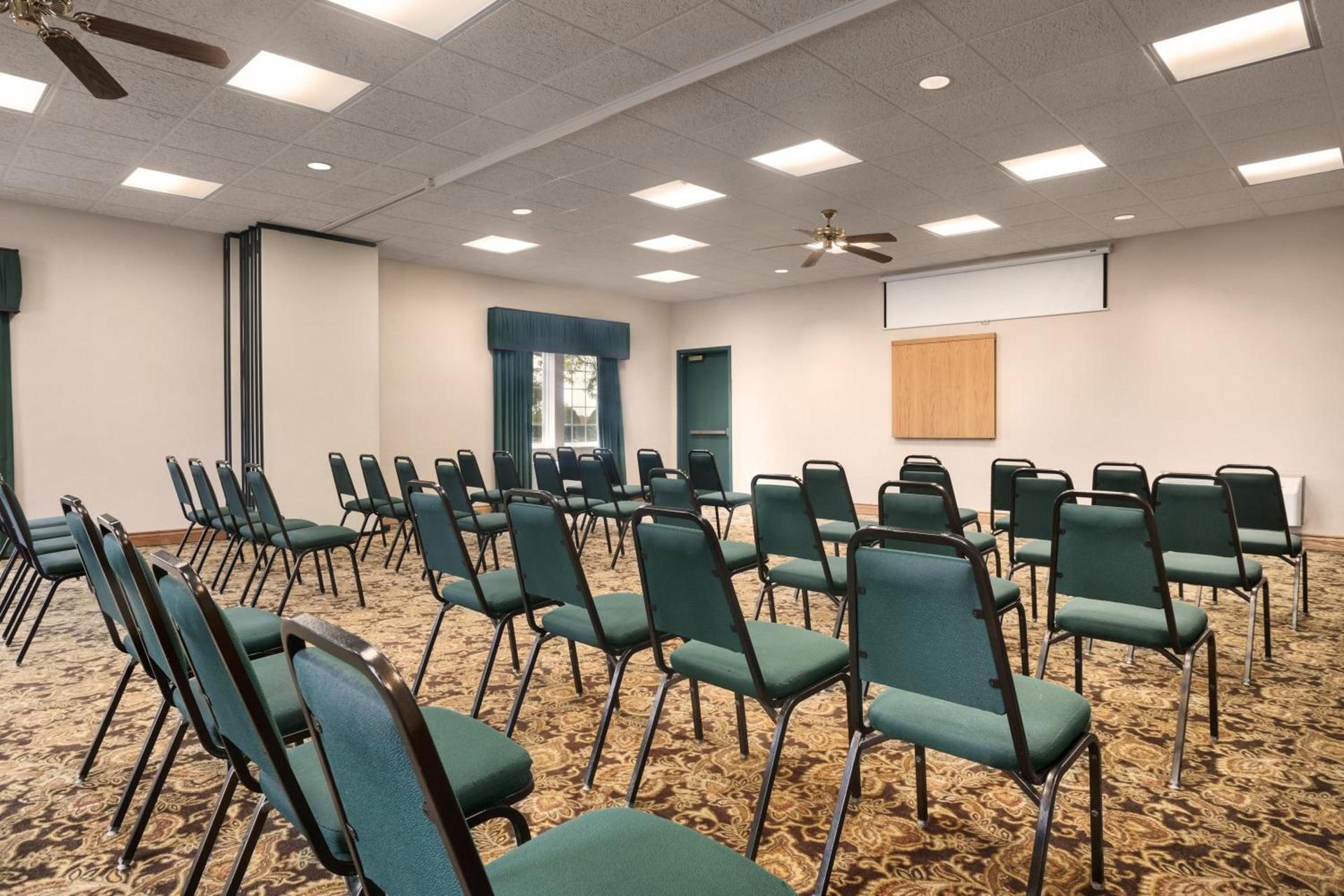 Country Inn & Suites by Radisson, Kalamazoo, MI photo 49