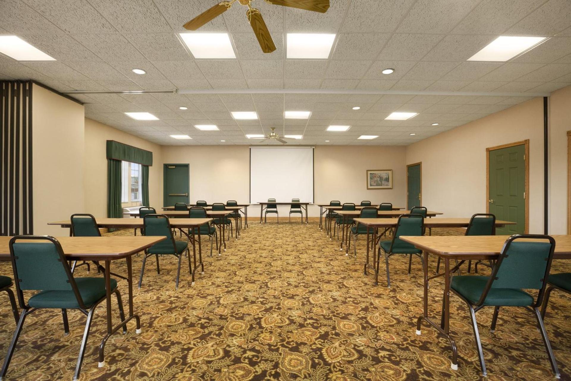 Country Inn & Suites by Radisson, Kalamazoo, MI photo 48