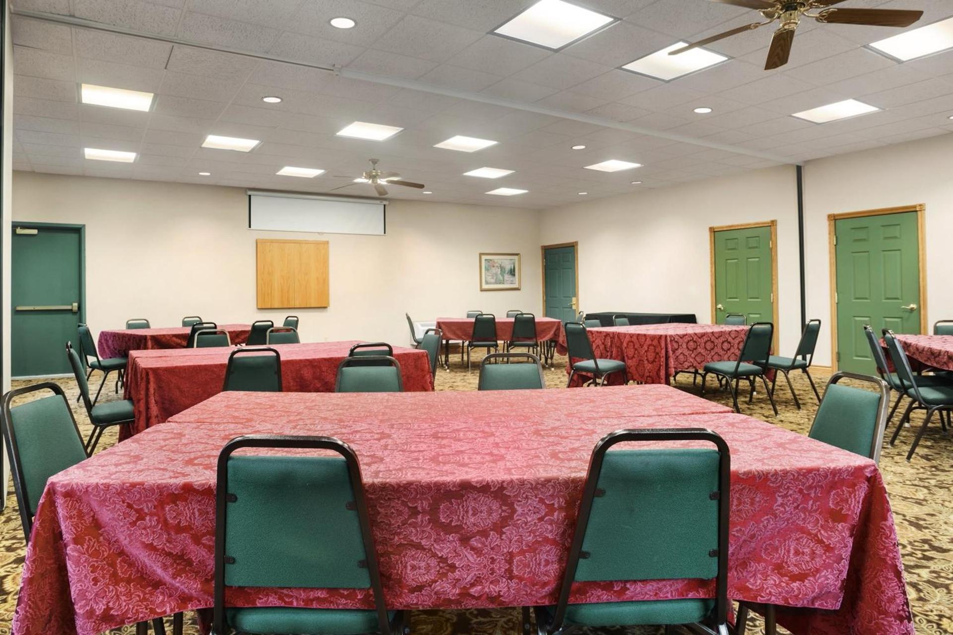 Country Inn & Suites by Radisson, Kalamazoo, MI photo 55