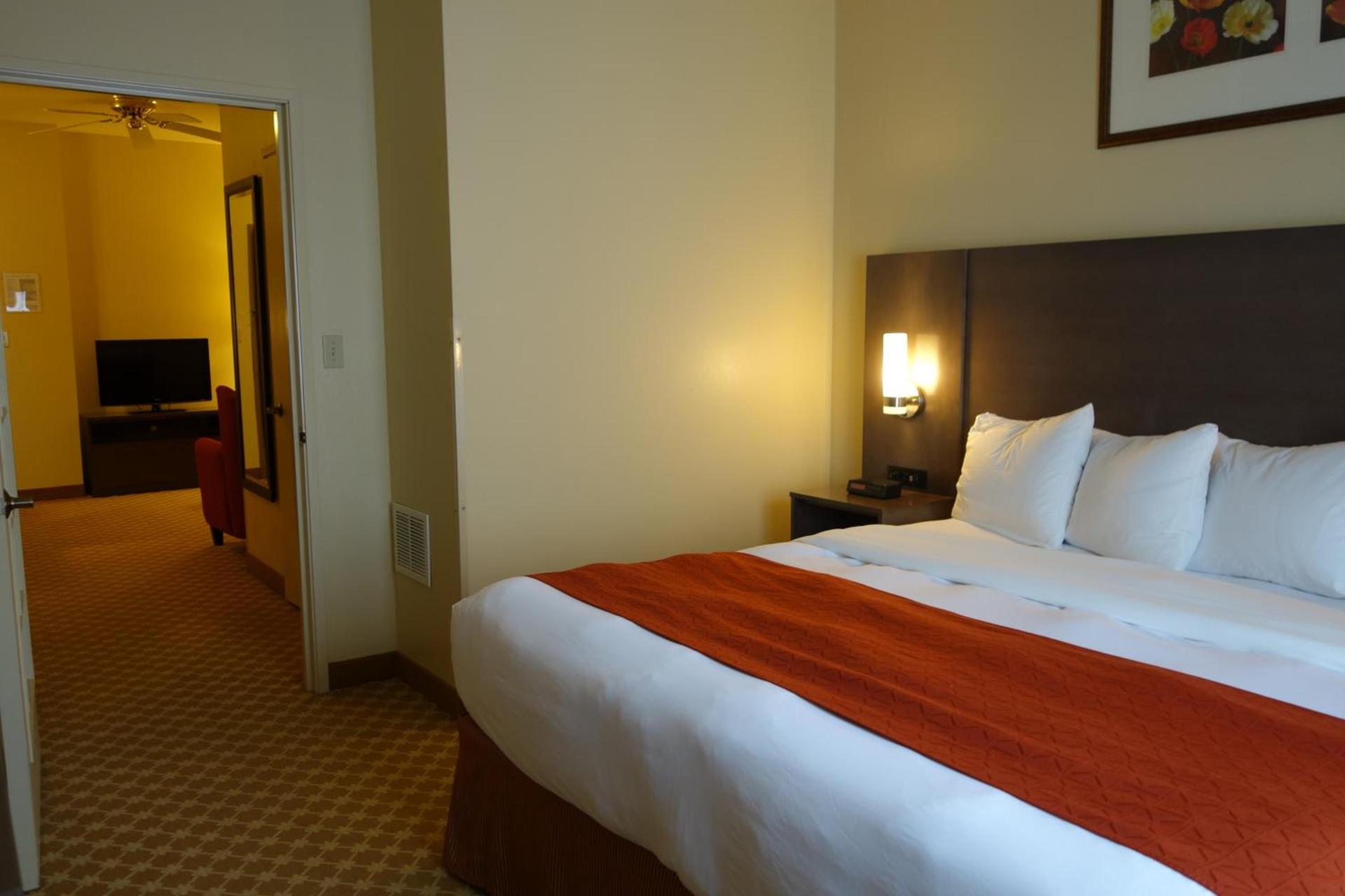 Country Inn & Suites by Radisson, Clinton, IA photo 24
