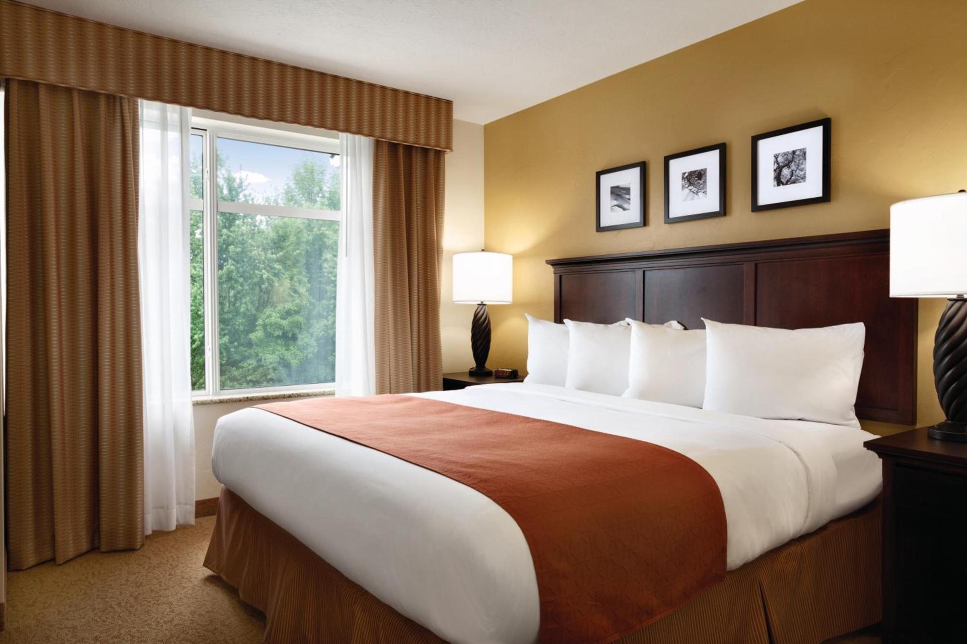 Country Inn & Suites by Radisson, Clinton, IA photo 30