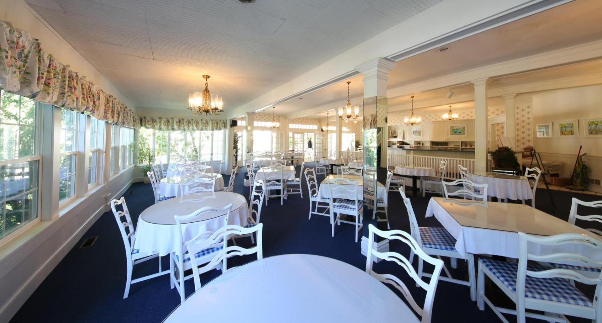 Colonial Inn Harbor Springs photo 12