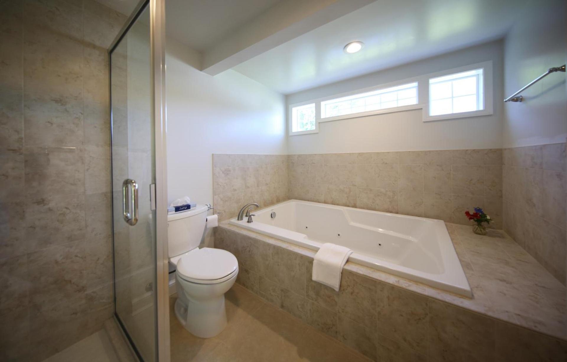 Colonial Inn Harbor Springs photo 15