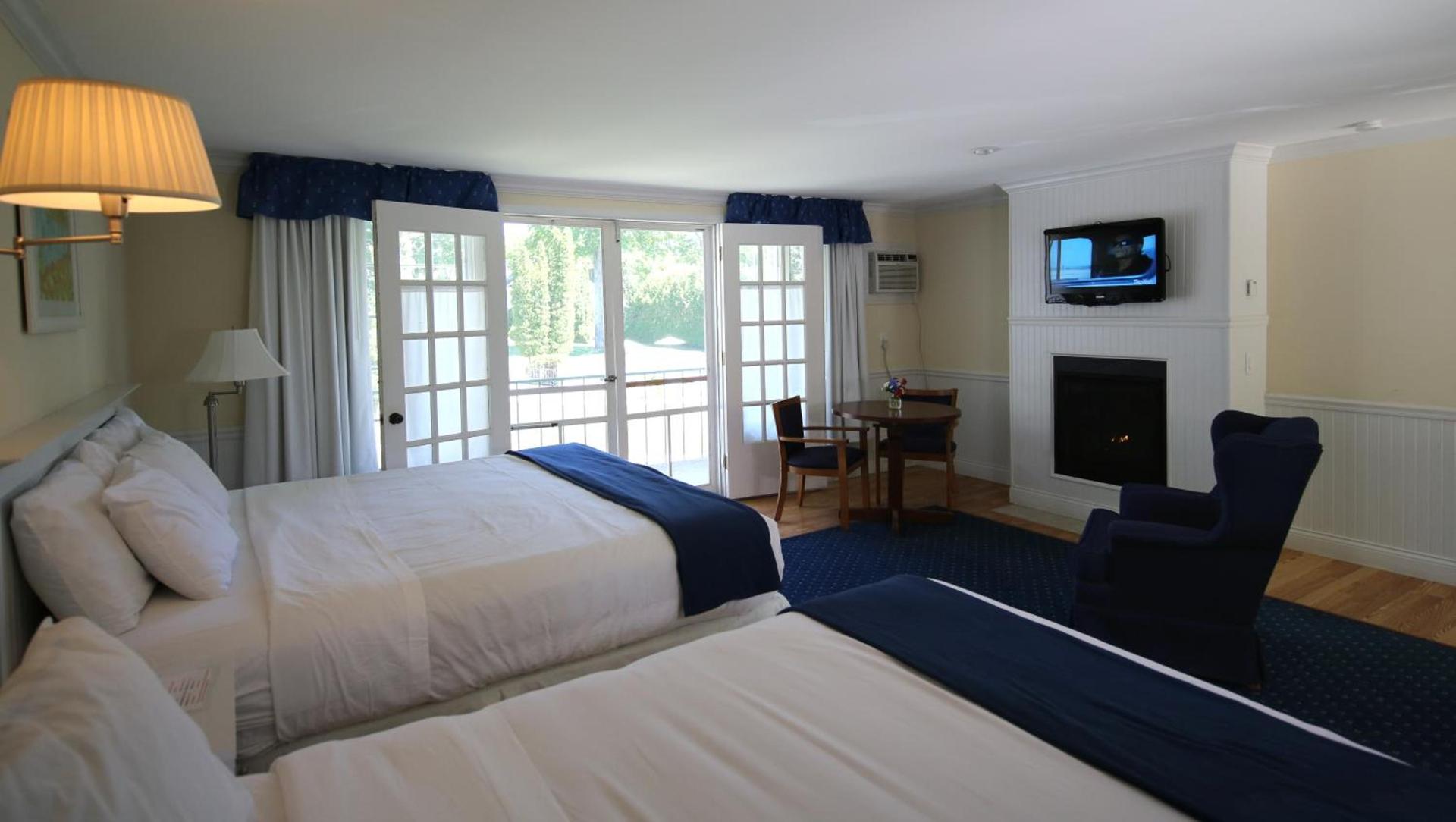 Colonial Inn Harbor Springs photo 16