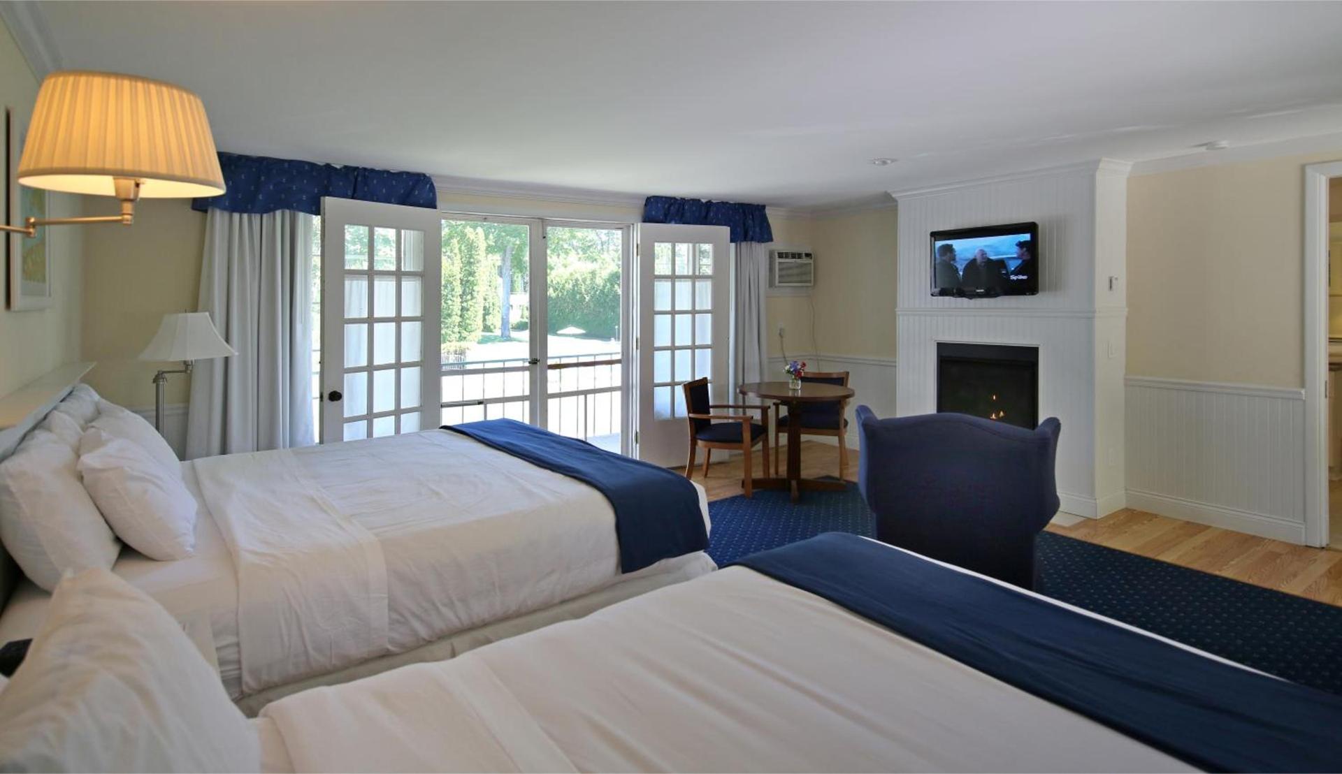 Colonial Inn Harbor Springs photo 9