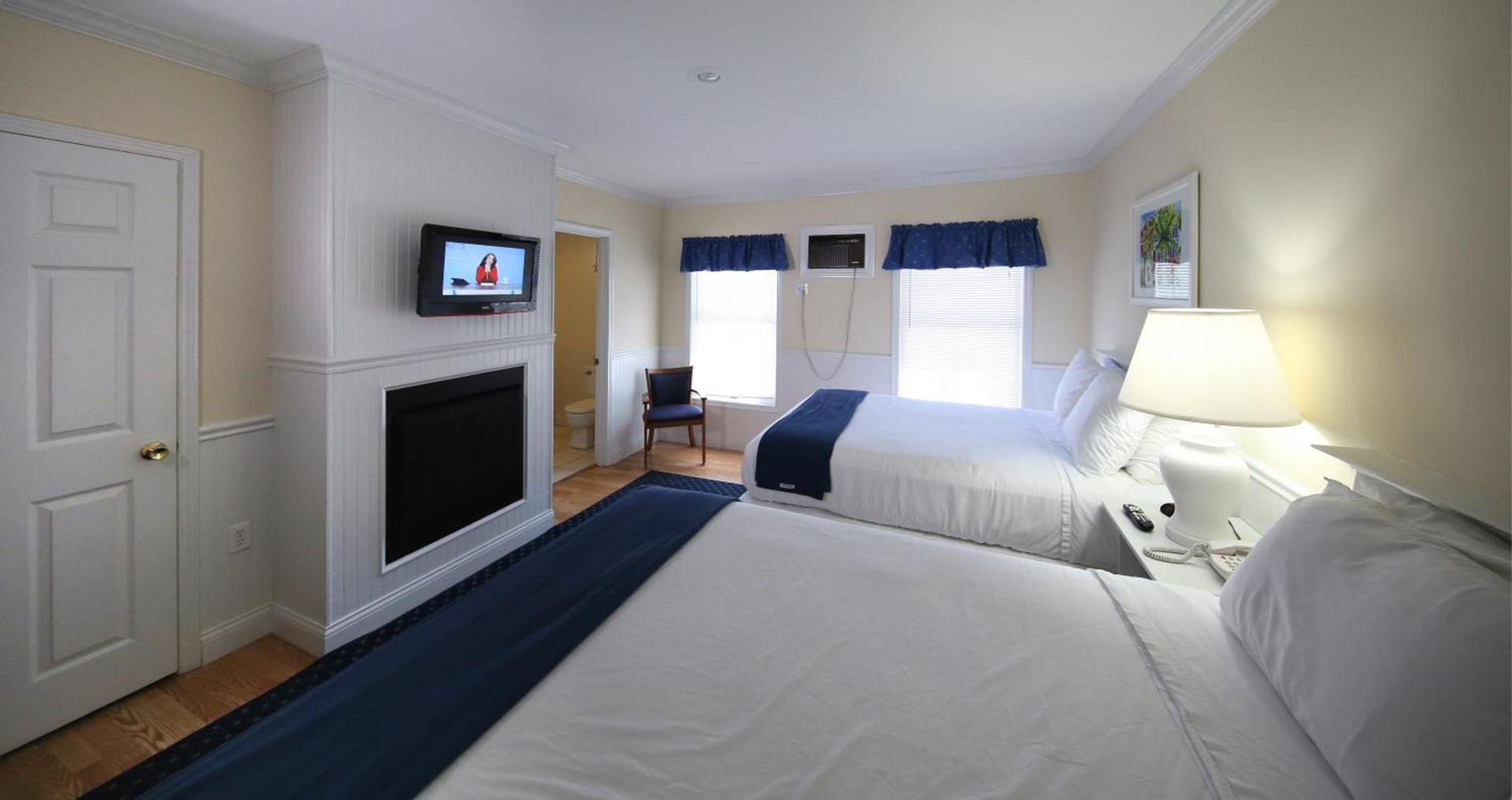 Colonial Inn Harbor Springs photo 20