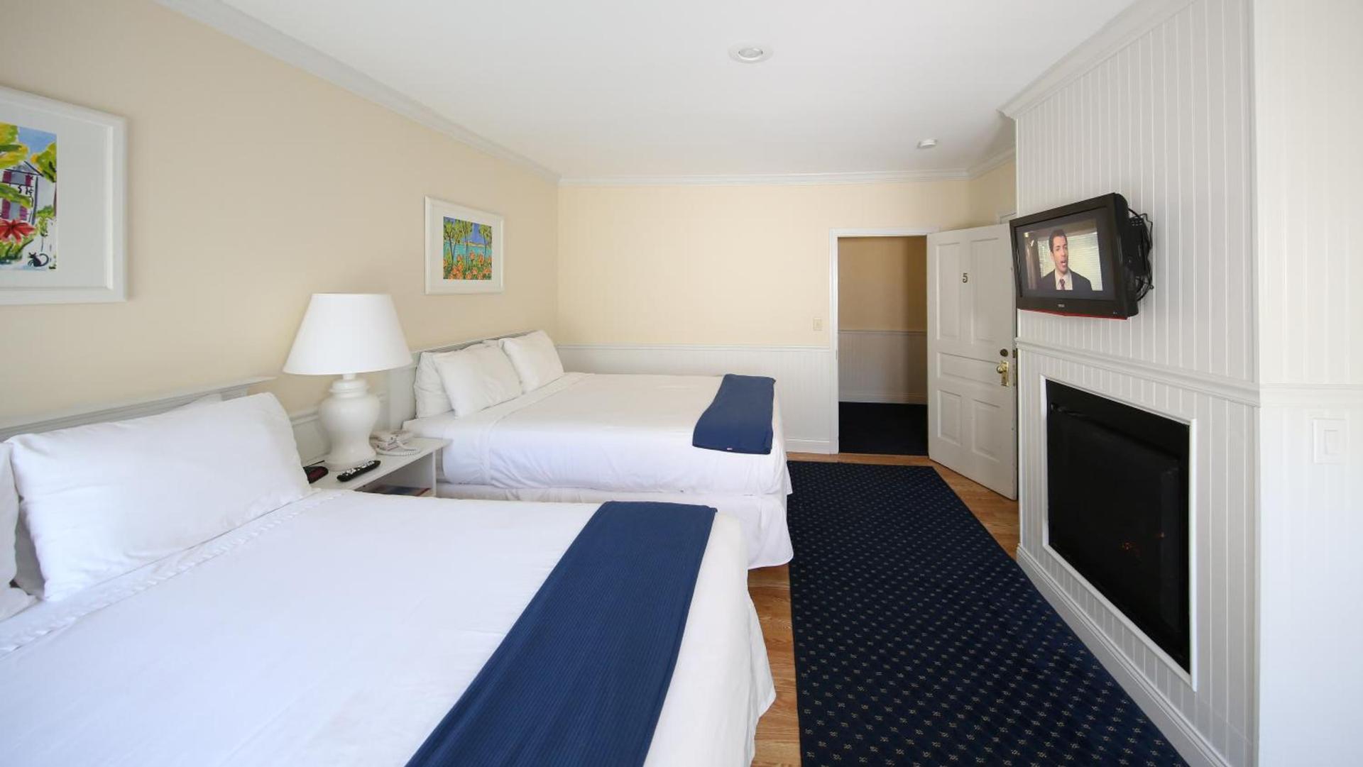 Colonial Inn Harbor Springs photo 22