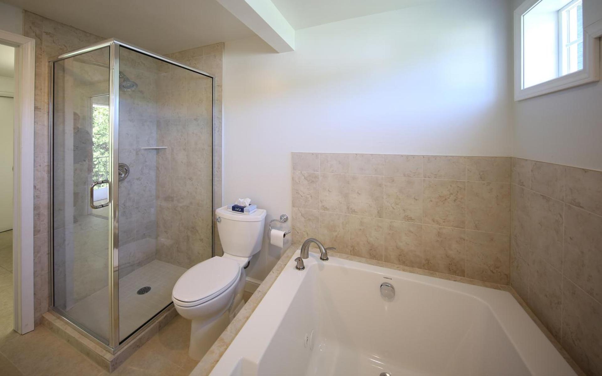 Colonial Inn Harbor Springs photo 24