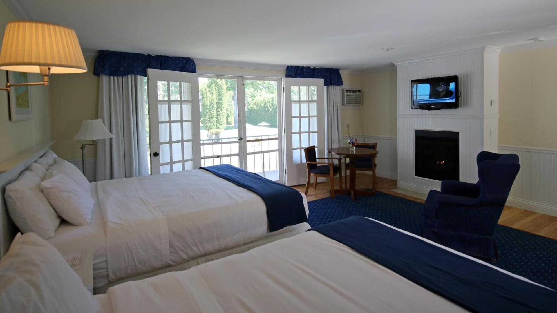 Colonial Inn Harbor Springs photo 21