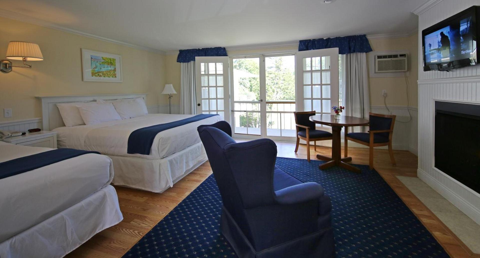 Colonial Inn Harbor Springs photo 30