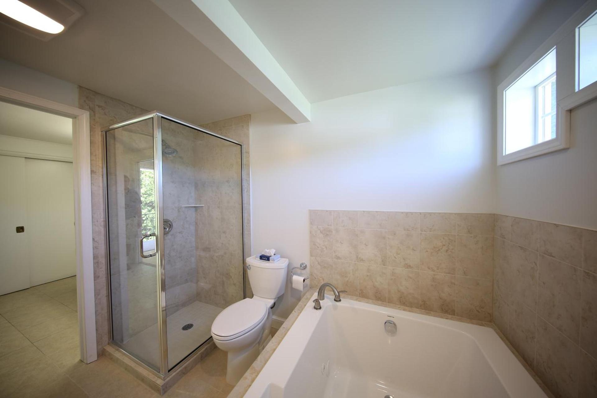 Colonial Inn Harbor Springs photo 31