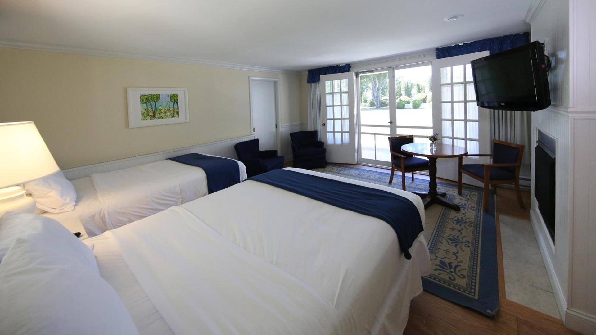 Colonial Inn Harbor Springs photo 33