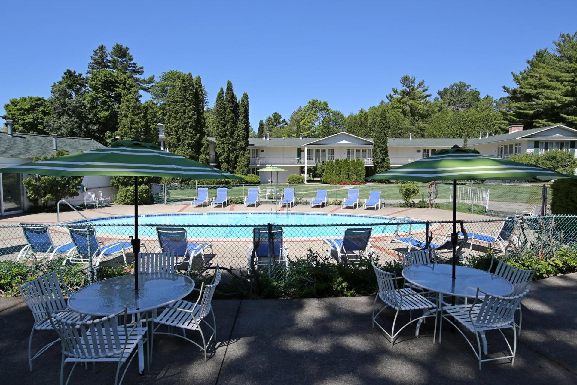 Colonial Inn Harbor Springs photo 7