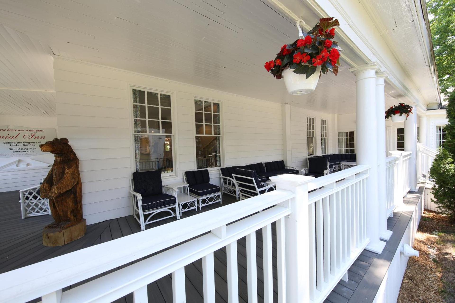 Colonial Inn Harbor Springs photo 4