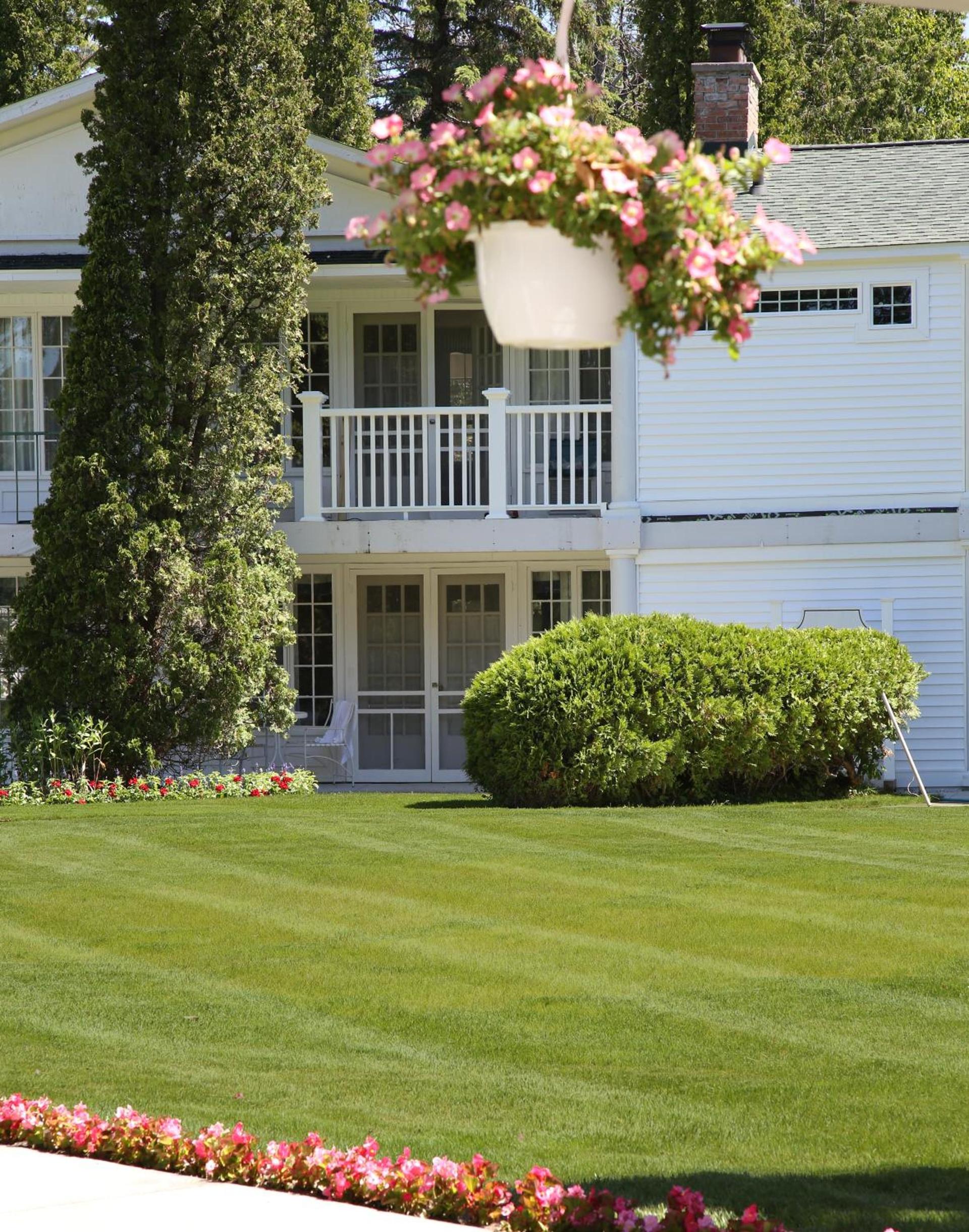 Colonial Inn Harbor Springs photo 3