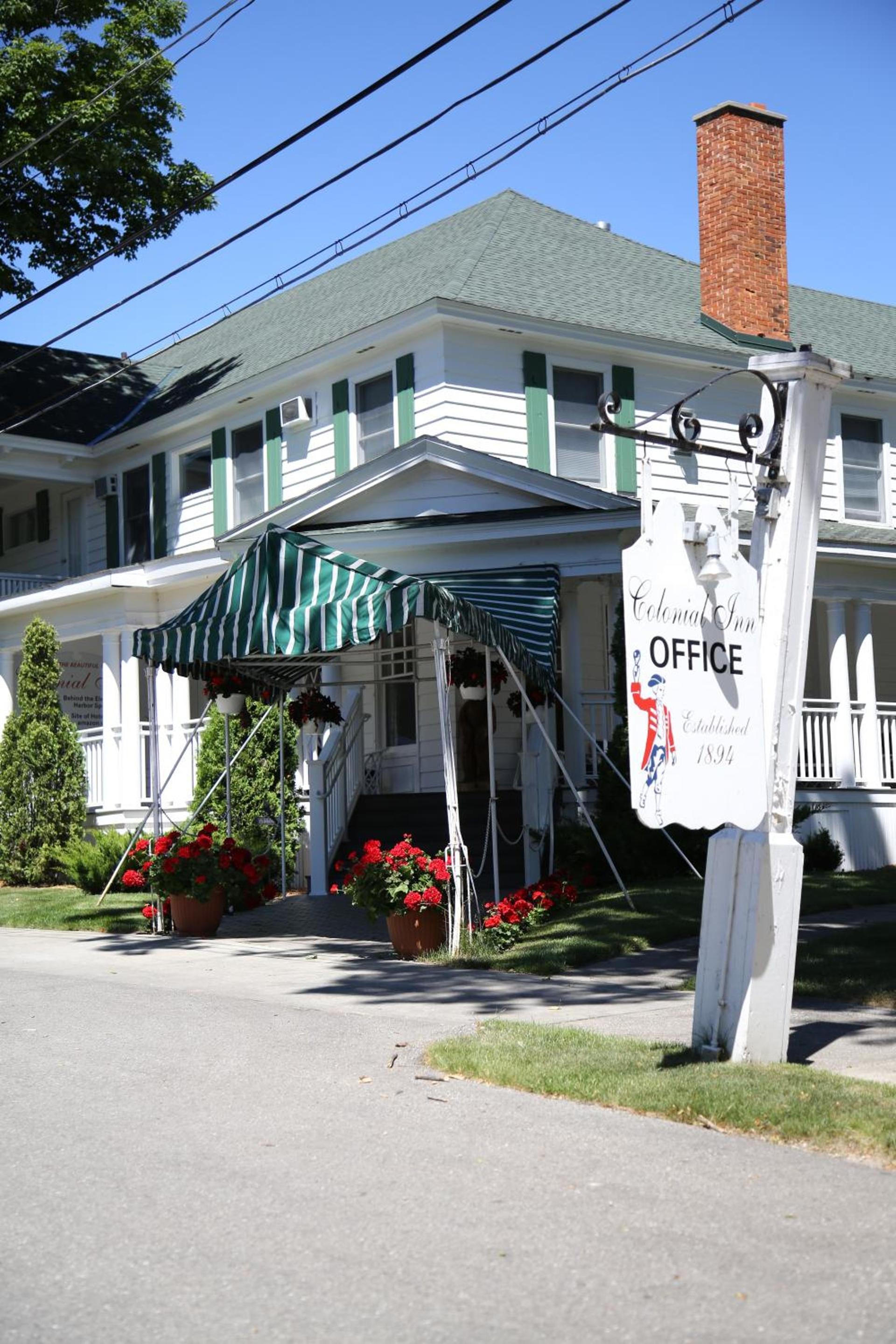Colonial Inn Harbor Springs photo 37