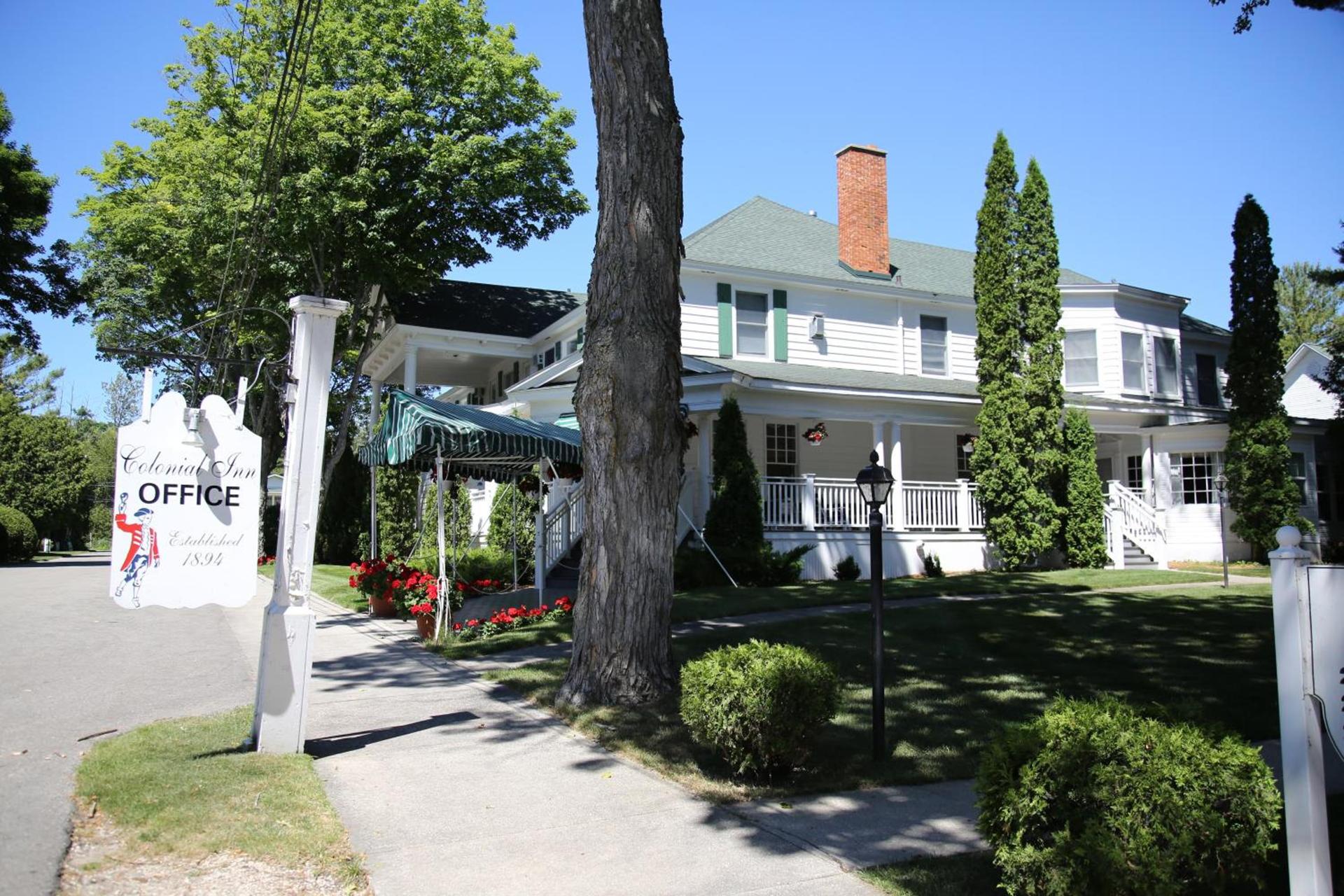 Colonial Inn Harbor Springs photo 38