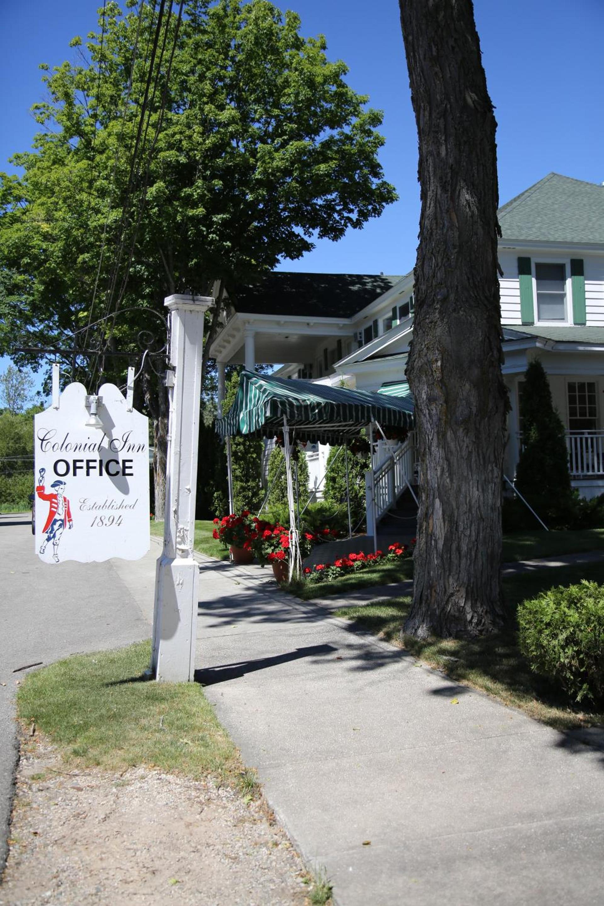Colonial Inn Harbor Springs photo 39