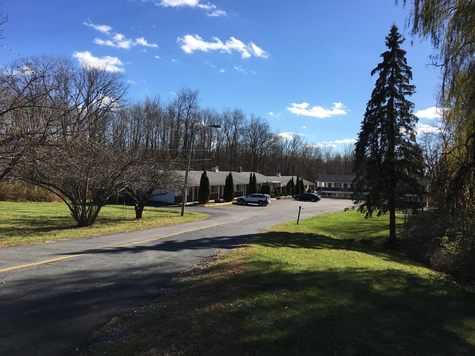 Budget Motor Inn- Mahopac photo 1