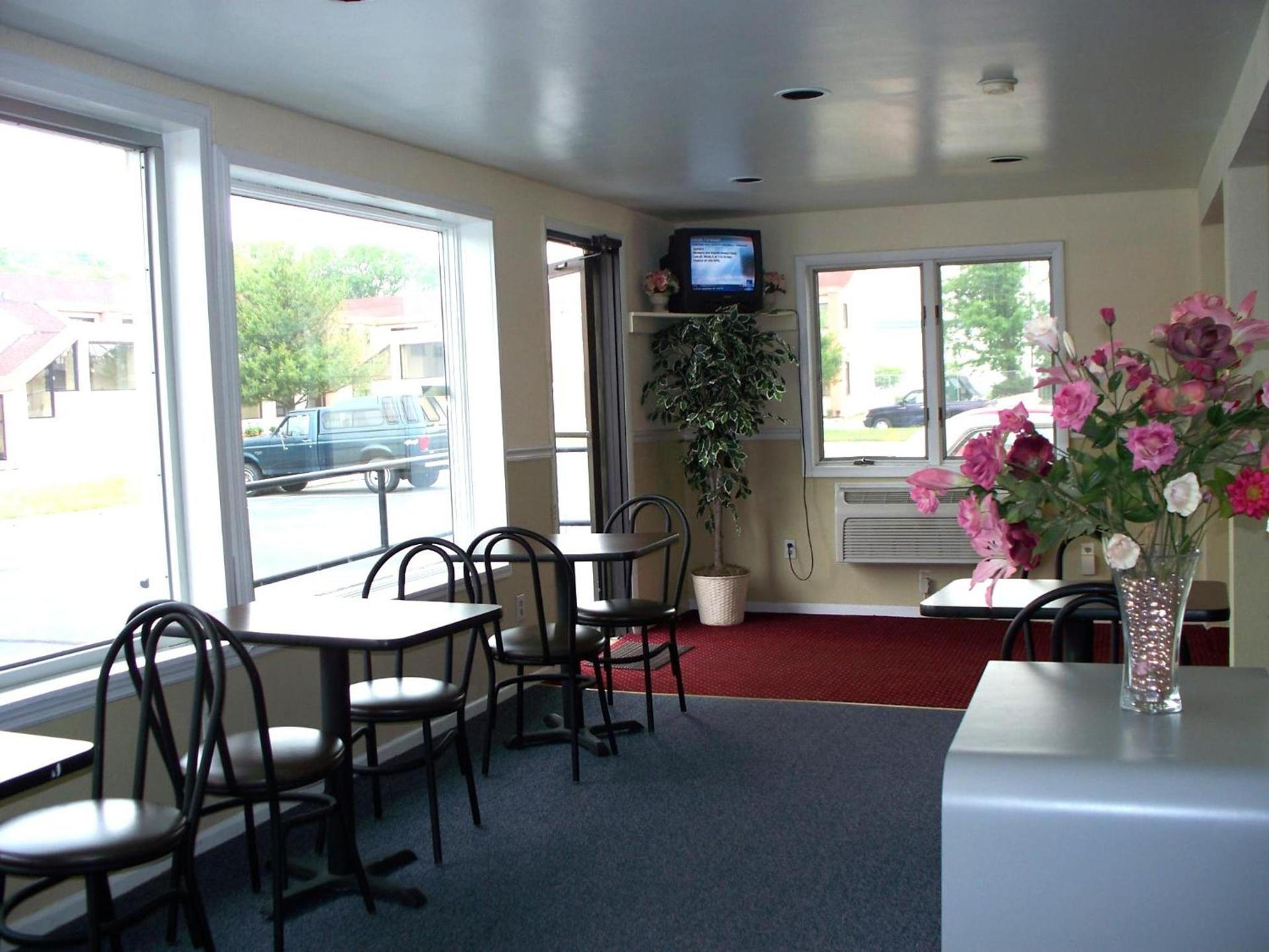 Budget Inn & Suites photo 7