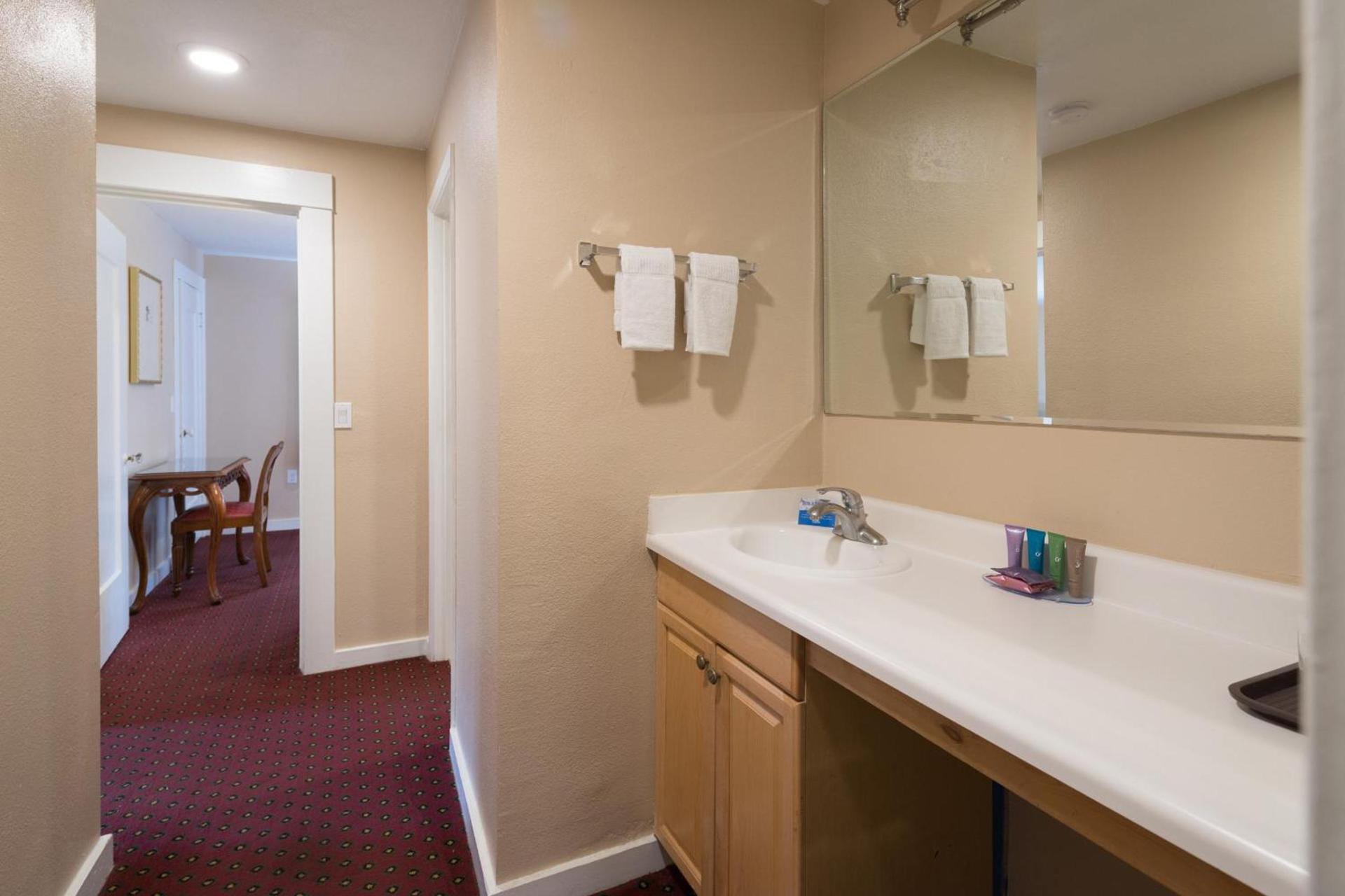 Butterfly Grove Inn photo 26