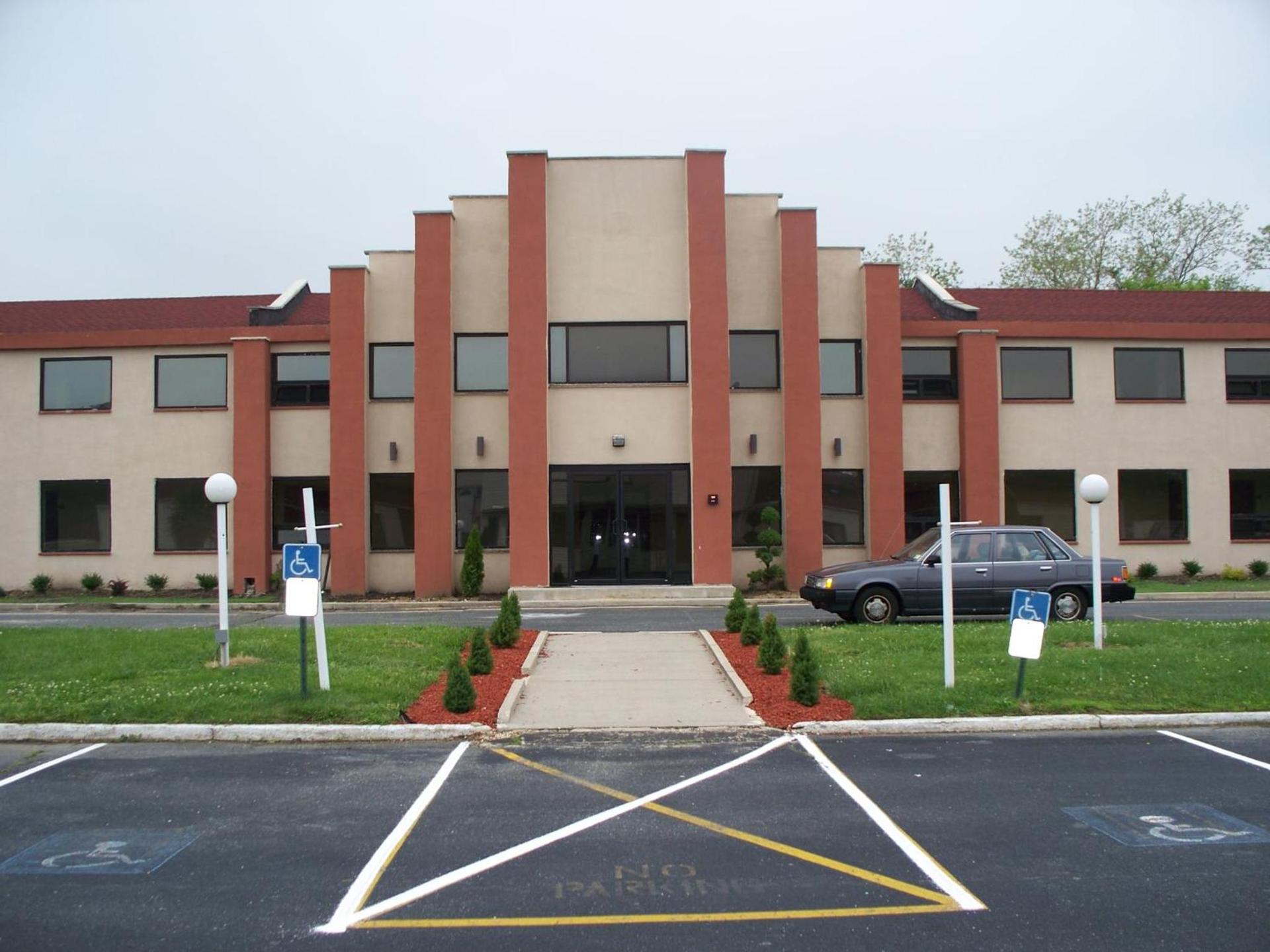 Budget Inn & Suites photo 1