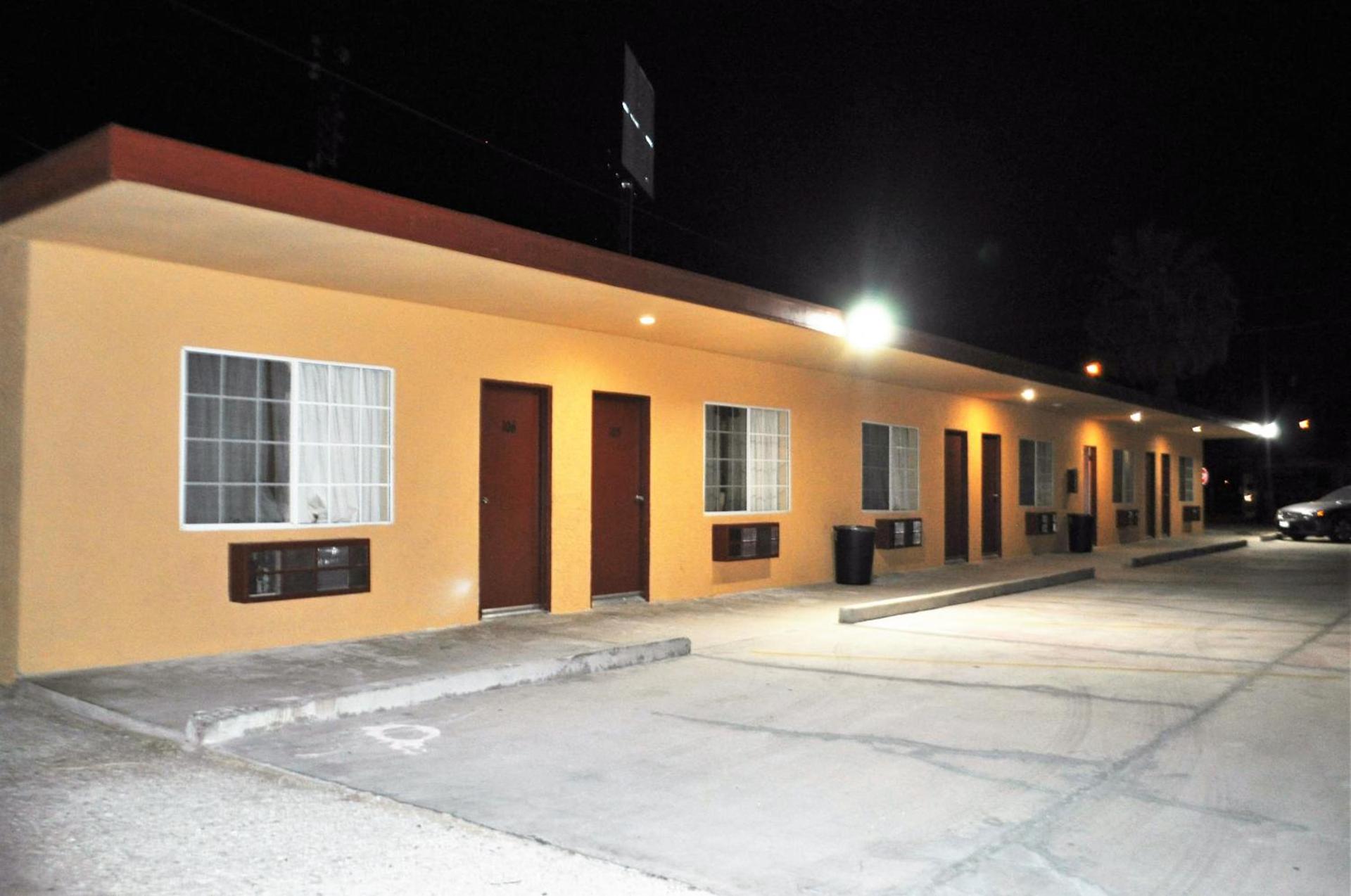 A Nights Inn photo 15