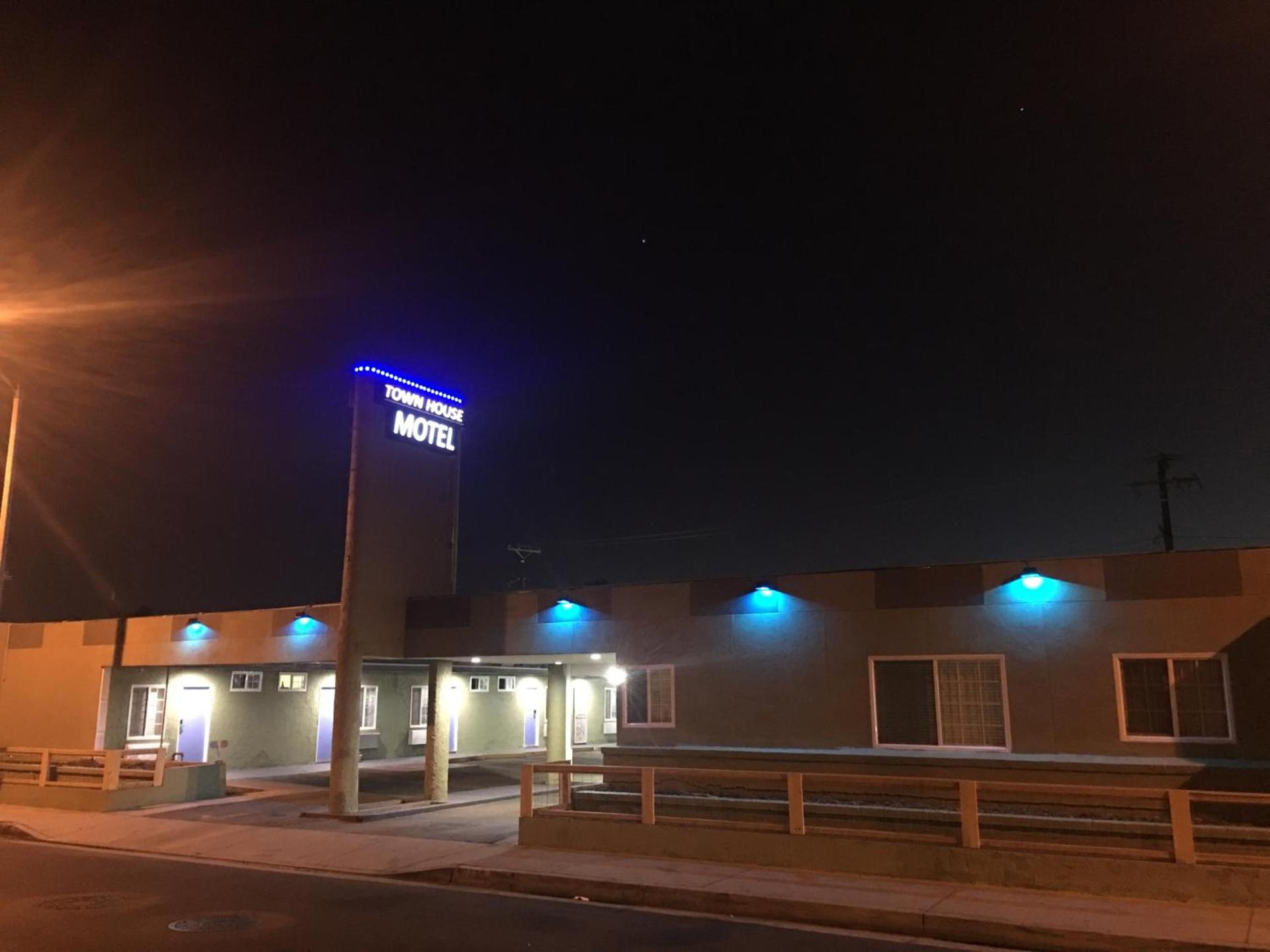 Town House Motel photo 33