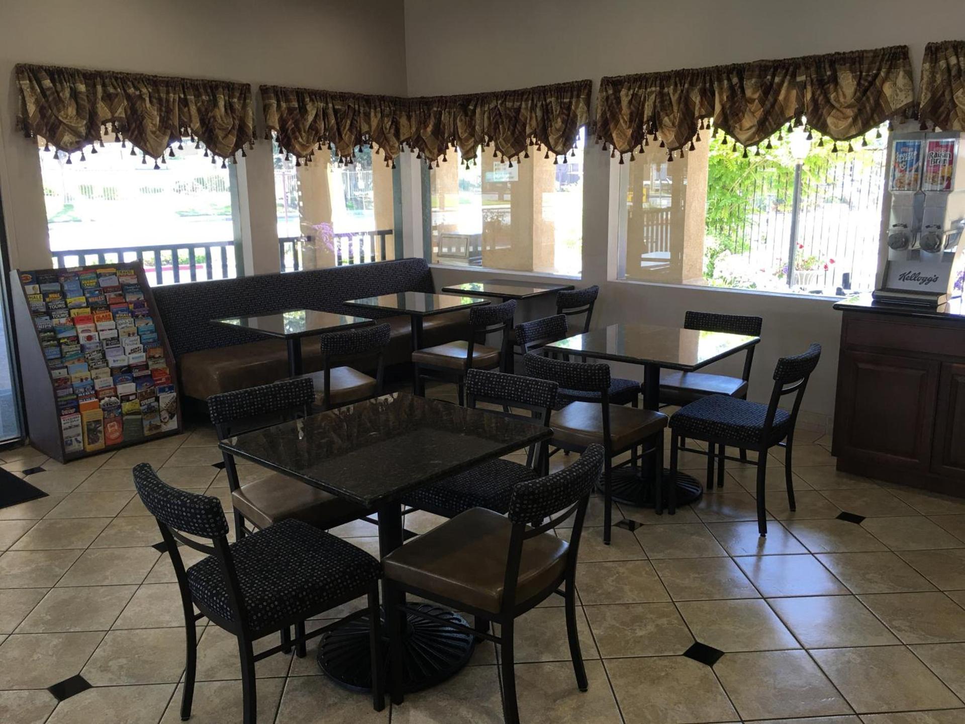 Super 8 by Wyndham Salinas photo 36