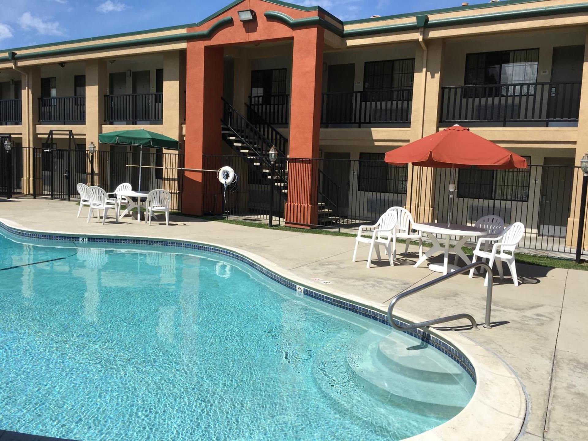 Super 8 by Wyndham Salinas photo 39