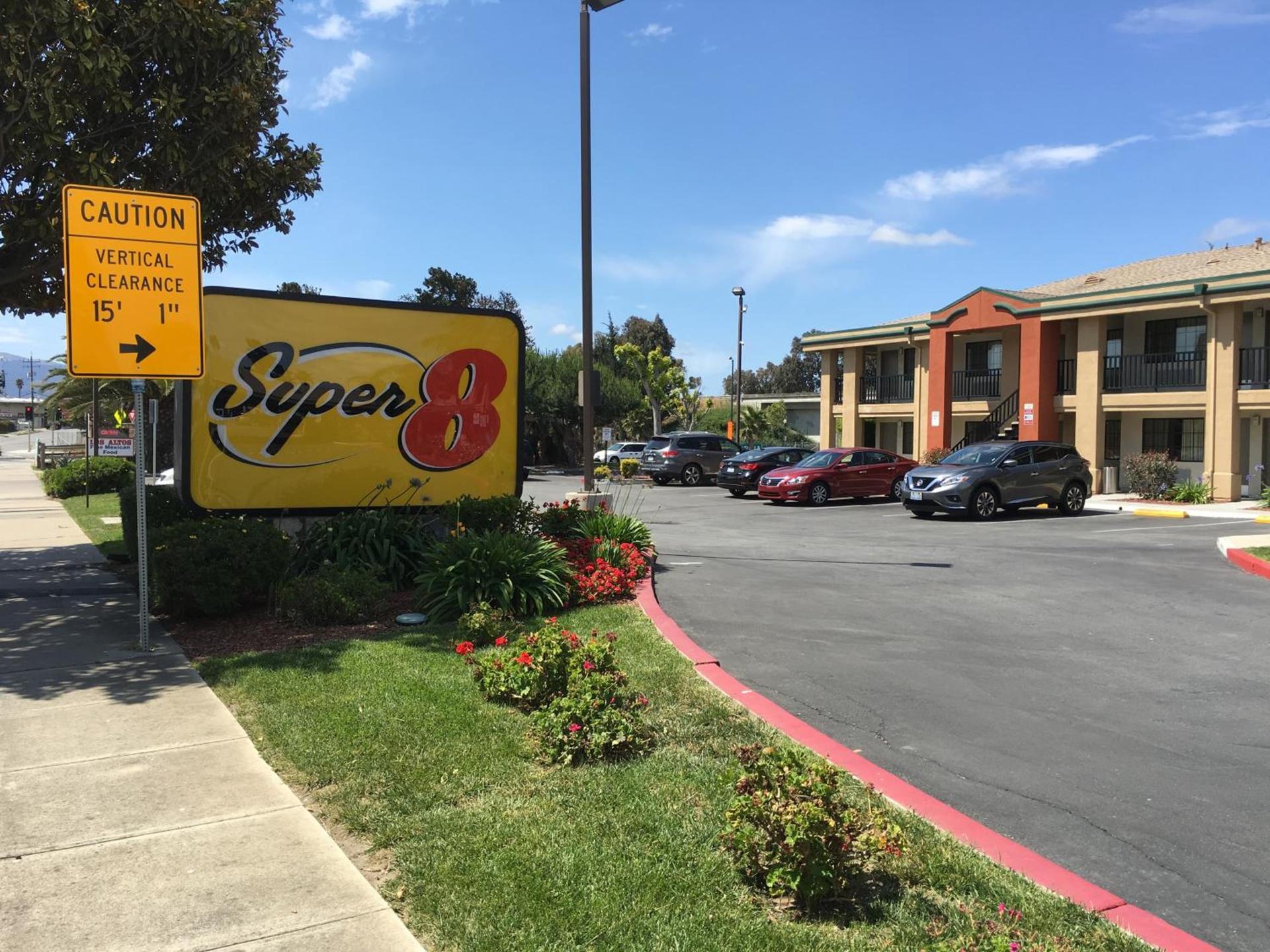 Super 8 by Wyndham Salinas photo 43