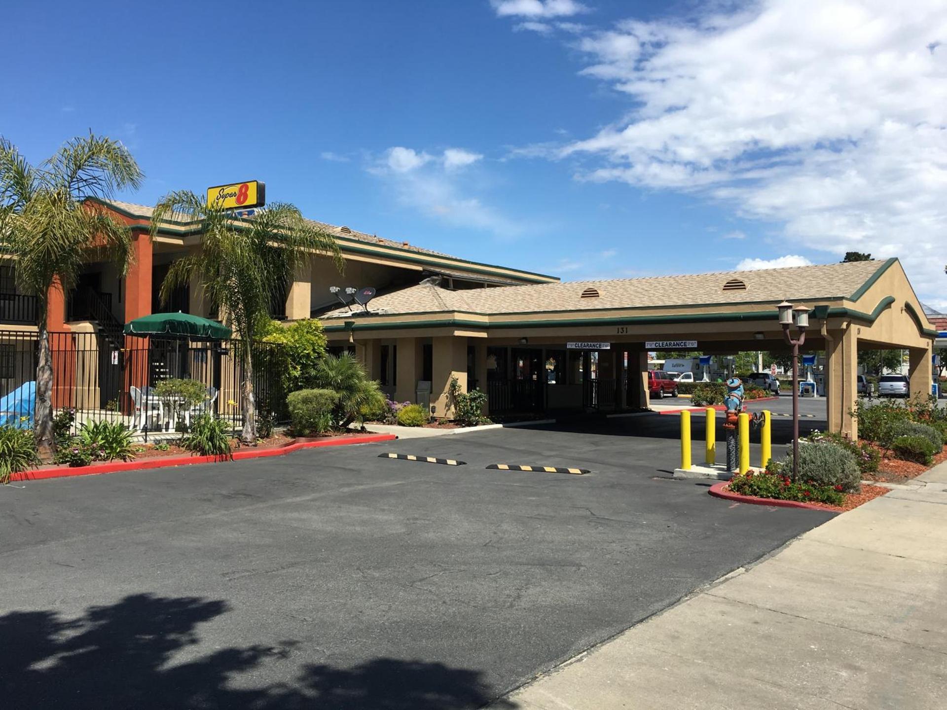 Super 8 by Wyndham Salinas photo 44