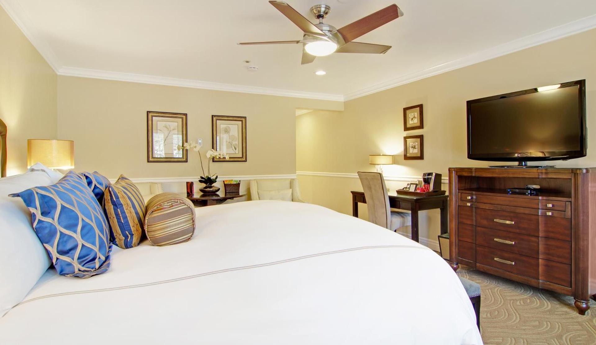 Carriage House Inn photo 30