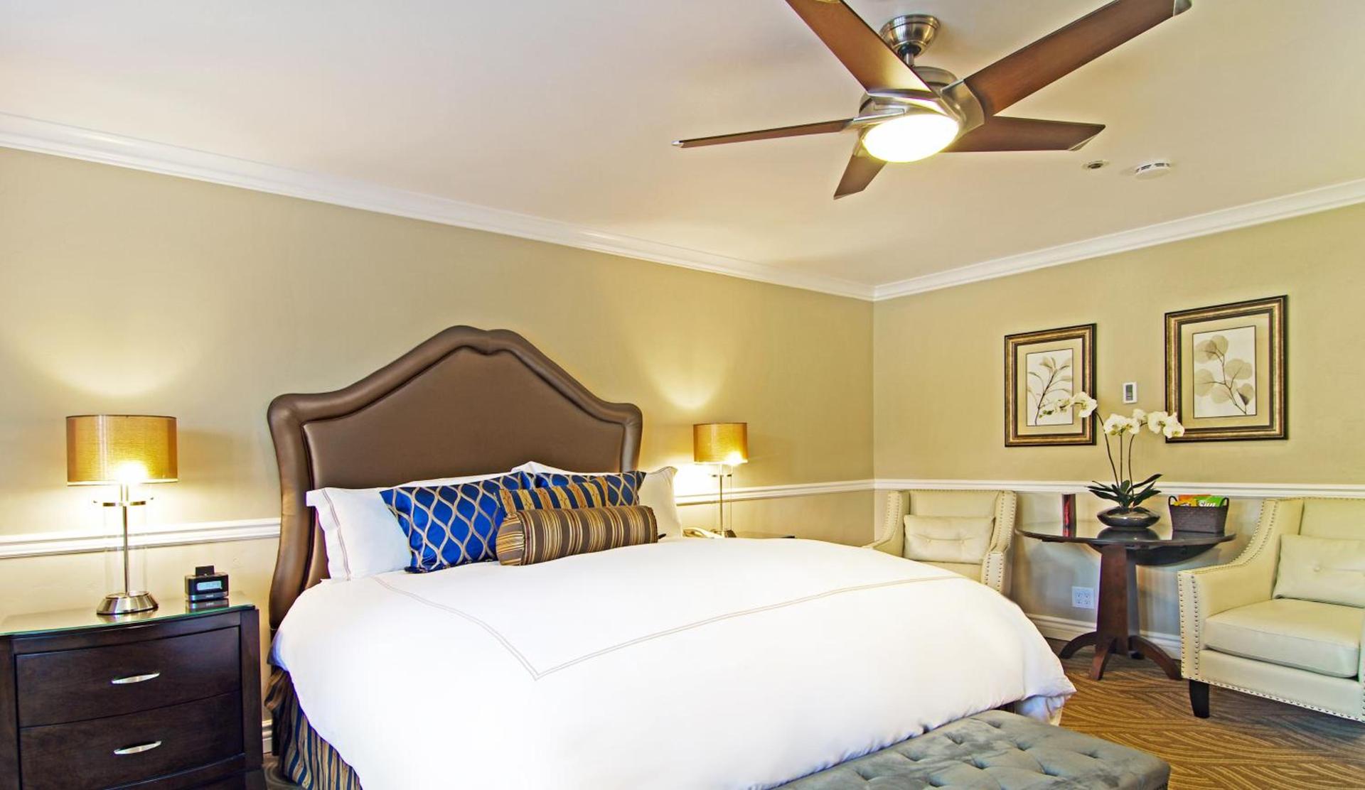 Carriage House Inn photo 32