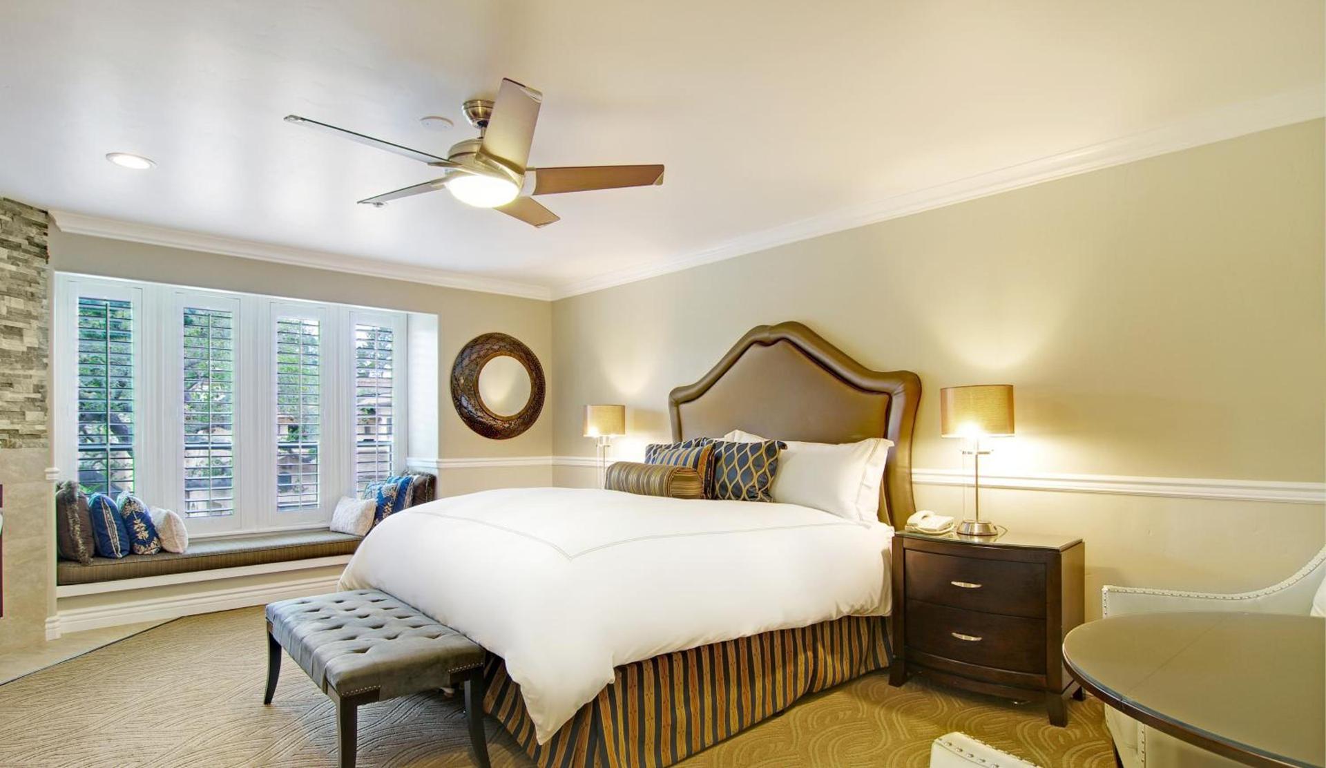 Carriage House Inn photo 33