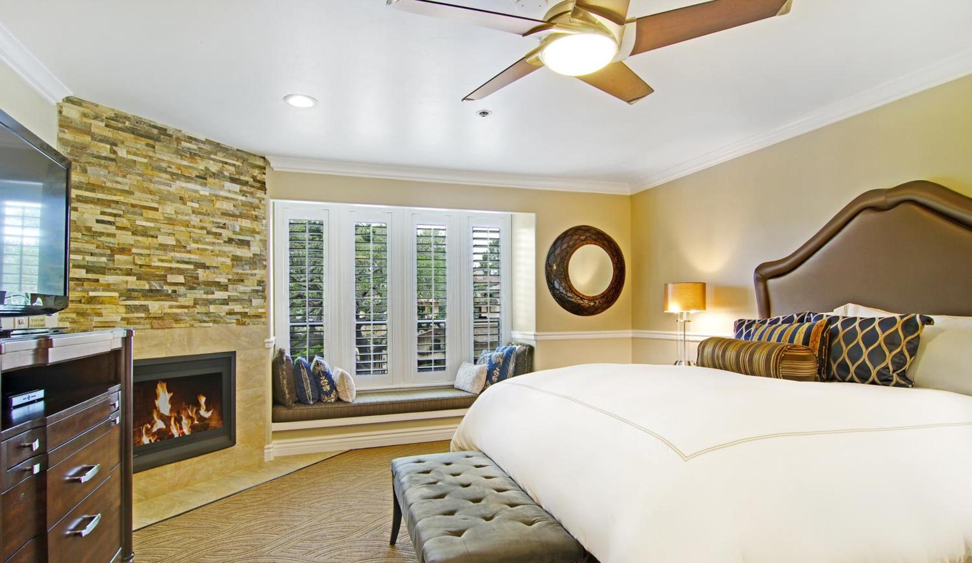 Carriage House Inn photo 34