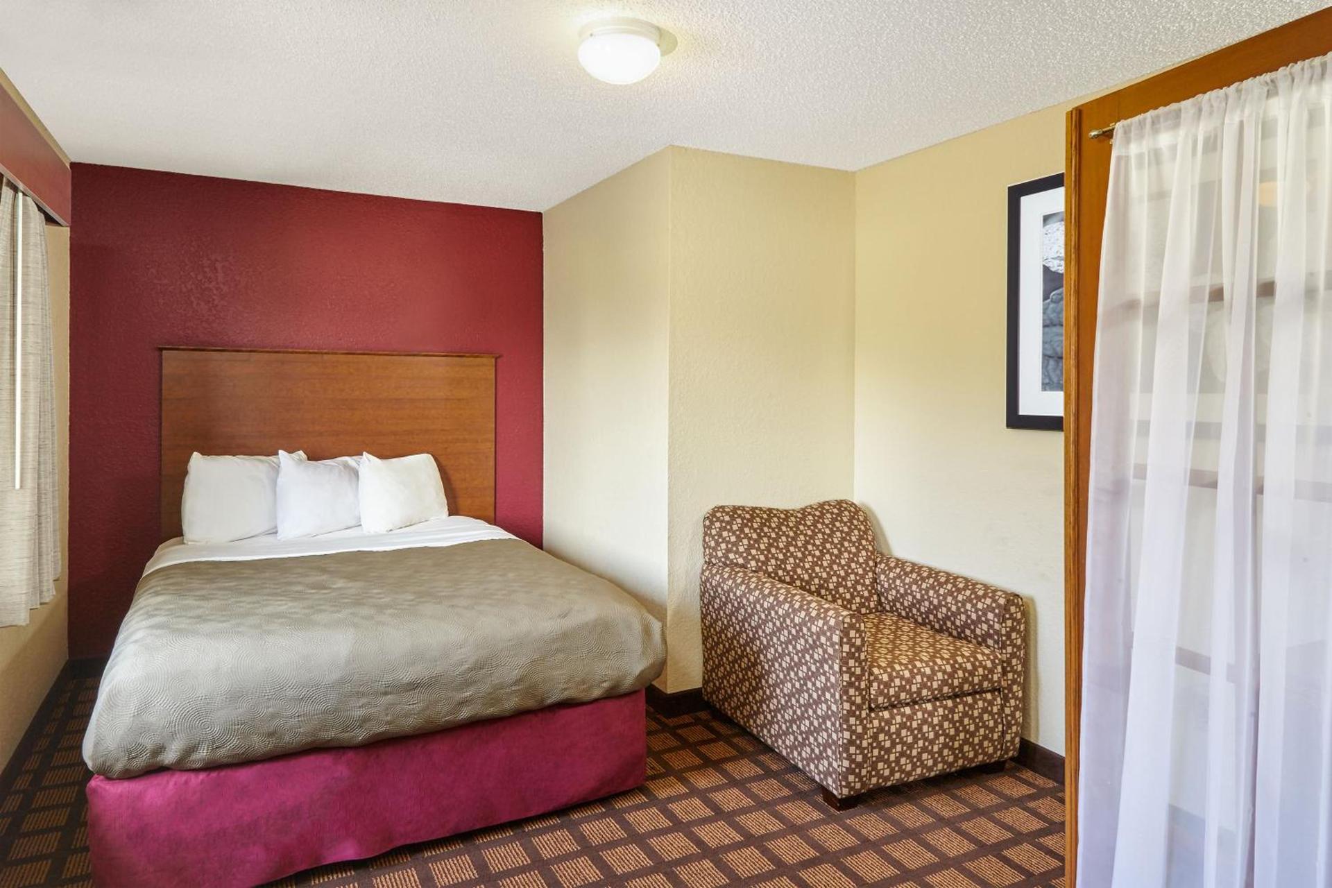 AmericInn by Wyndham Burlington photo 50