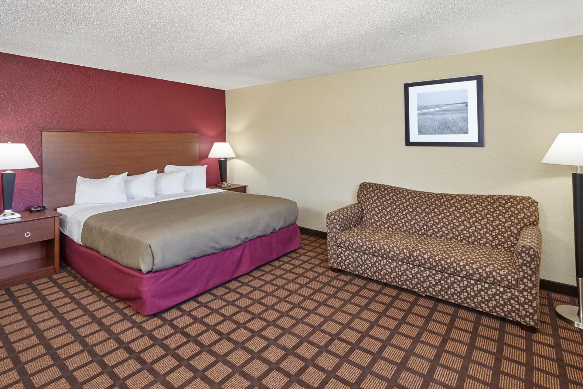 AmericInn by Wyndham Burlington photo 42
