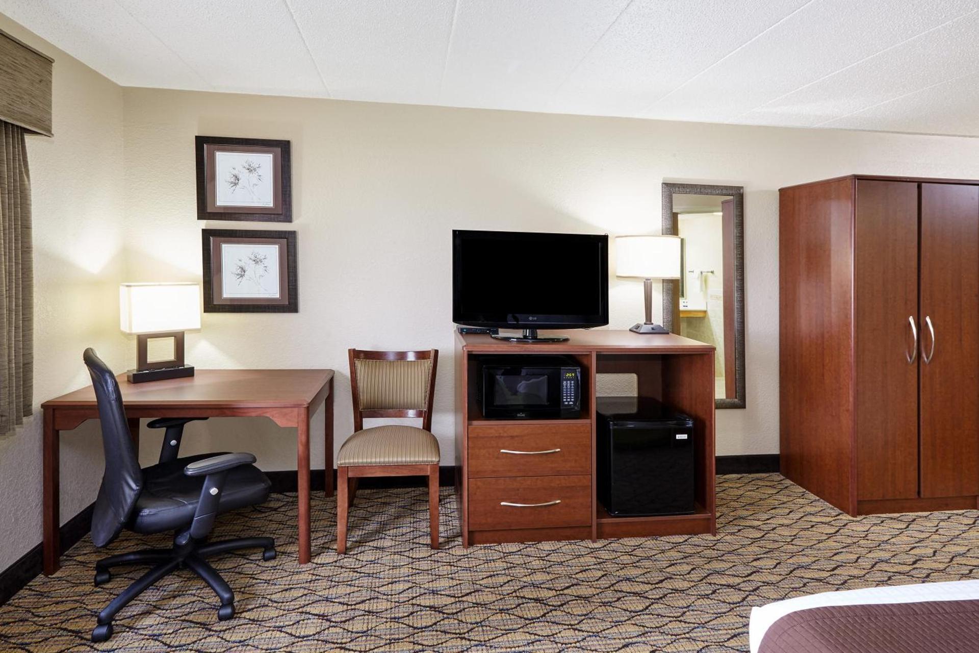 AmericInn by Wyndham Sheboygan photo 6