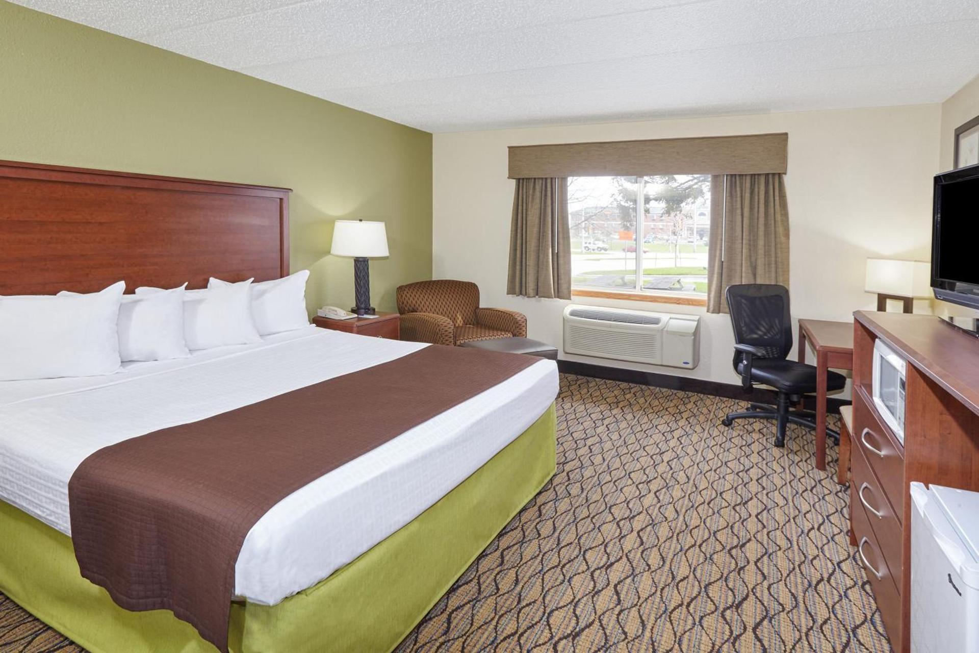 AmericInn by Wyndham Sheboygan photo 31